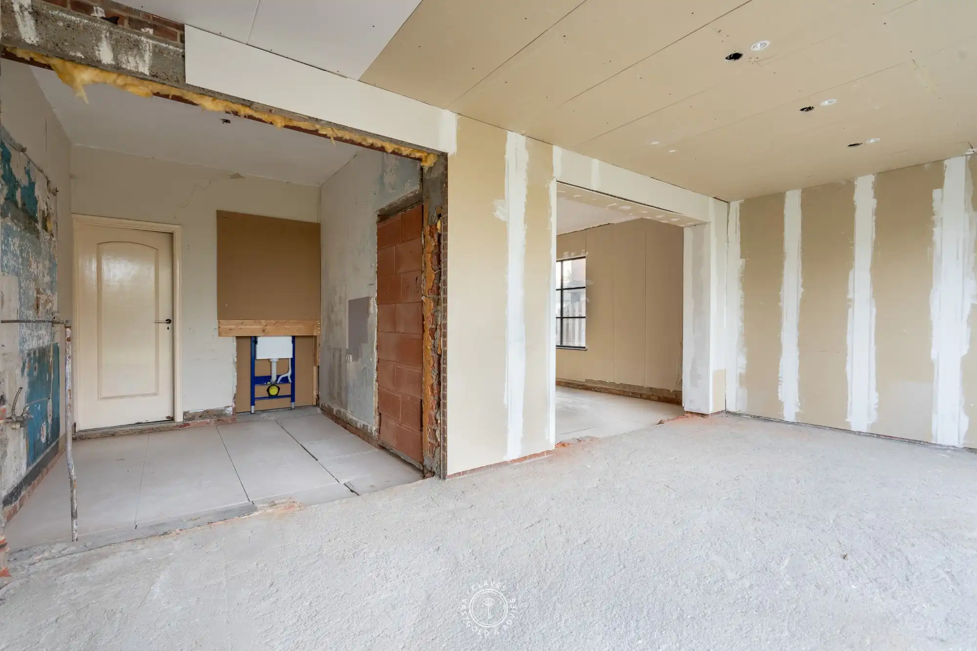 Verder te renoveren open bebouwing op toplocatie foto 9