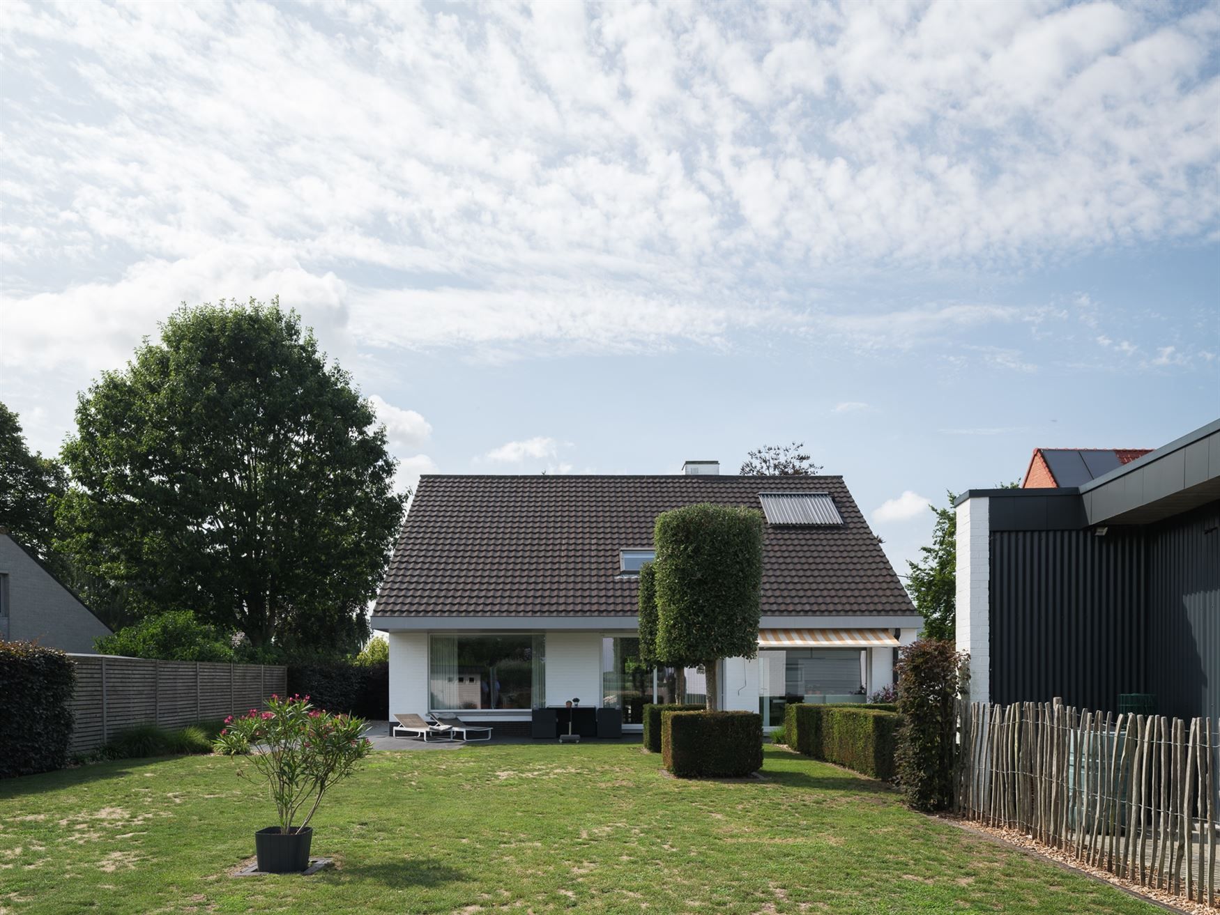 Licht, ruimte en zicht - wonen in alle comfort foto {{pictureIndex}}