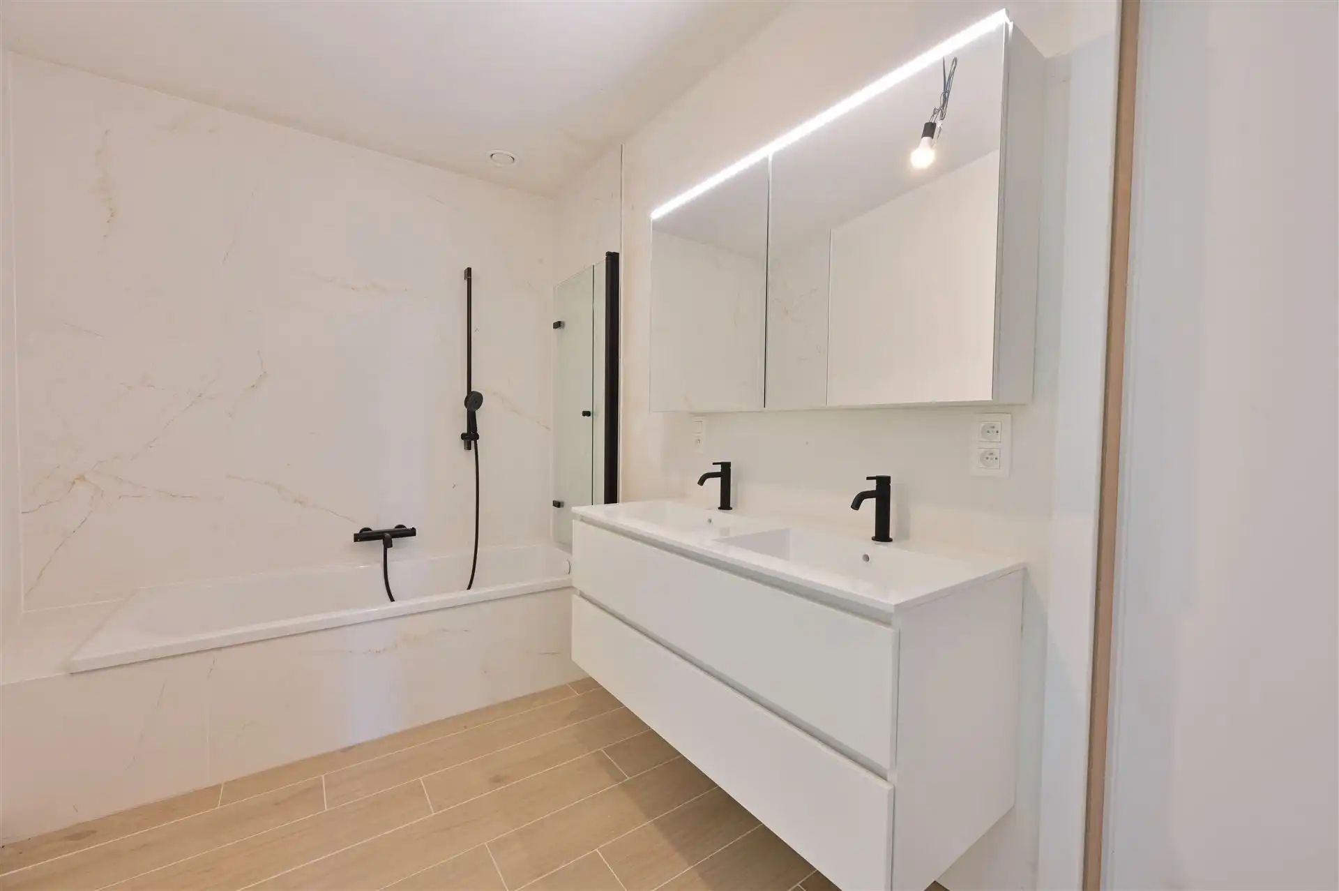 Comfortabele nieuwbouwwoning met 3 slaapkamers foto 18