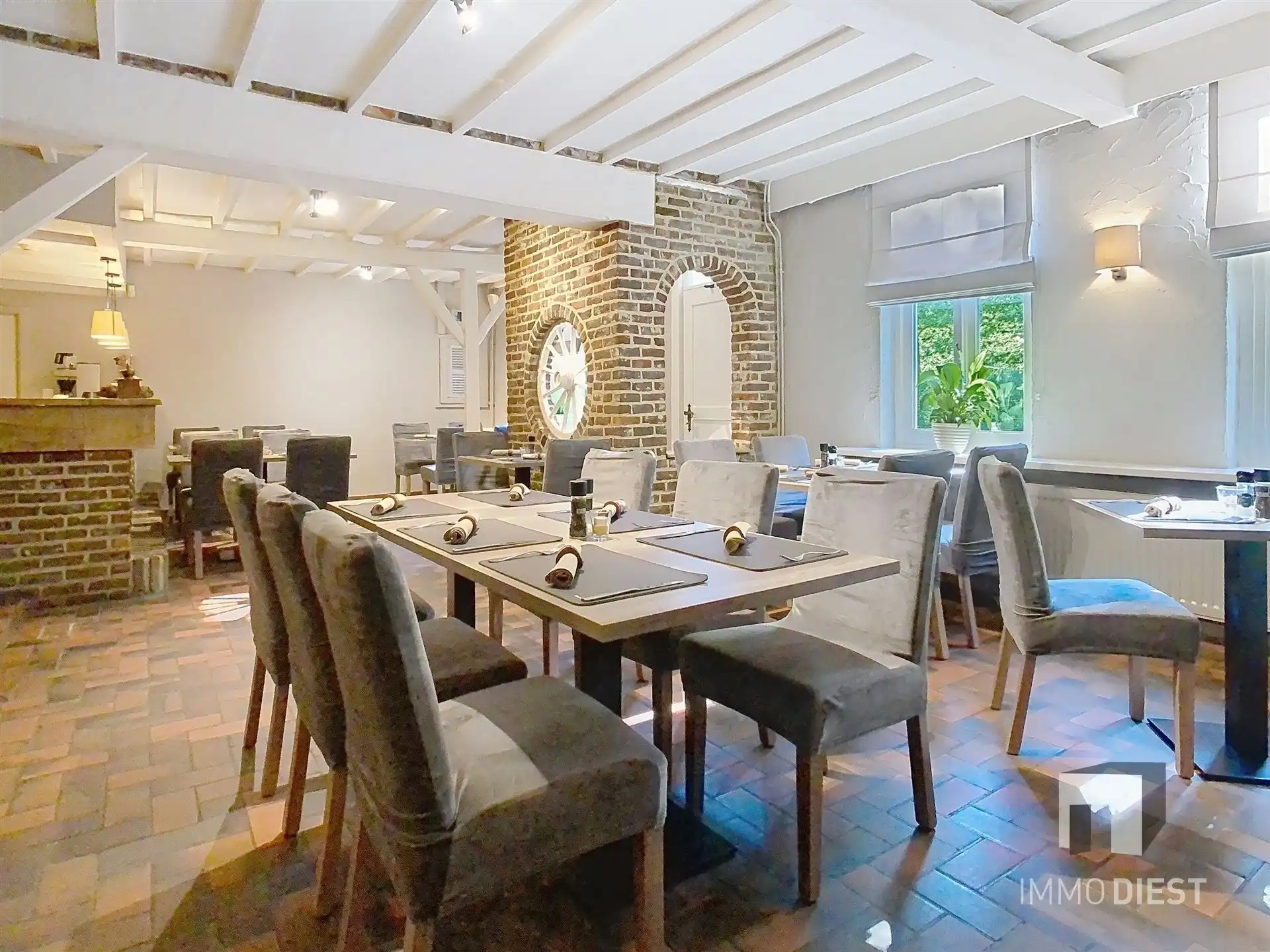 Brasserie - restaurant - feestzaal - privéwoonst foto 30