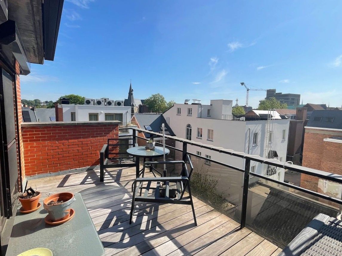 Gerenoveerde, instapklare studio met ruim terras centrum Leuven foto 4