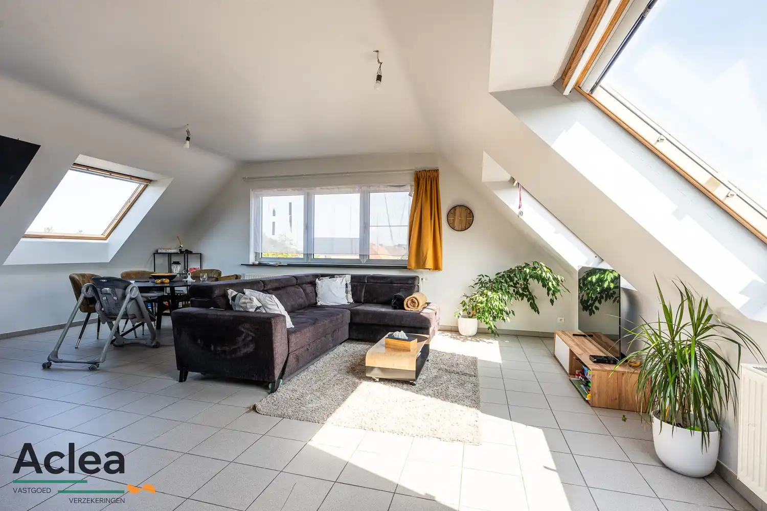 Lichtrijk dakappartement mét garage en terras foto {{pictureIndex}}