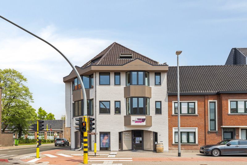 Stijlvol appartement te koop in hartje Zeveneken! foto 14