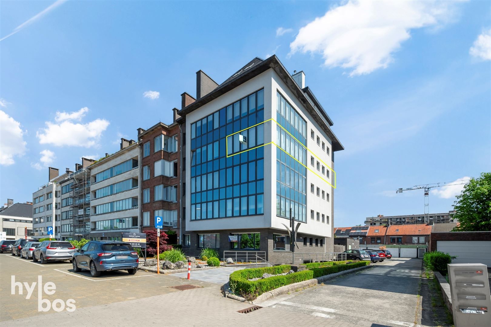 Instapklaar 2 slaapkamer appartement met garage foto {{pictureIndex}}