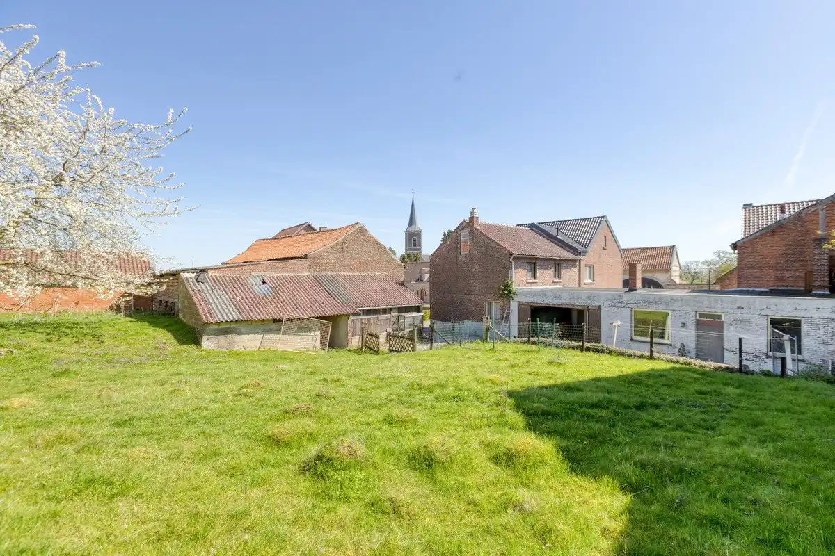 Te renoveren woning met veel potentieel op rustige ligging foto 19