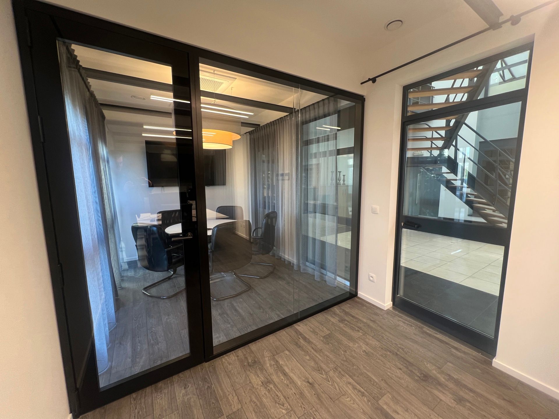 BEDRIJFSGEBOUW MET VERHARD BUITENTERREIN foto 14