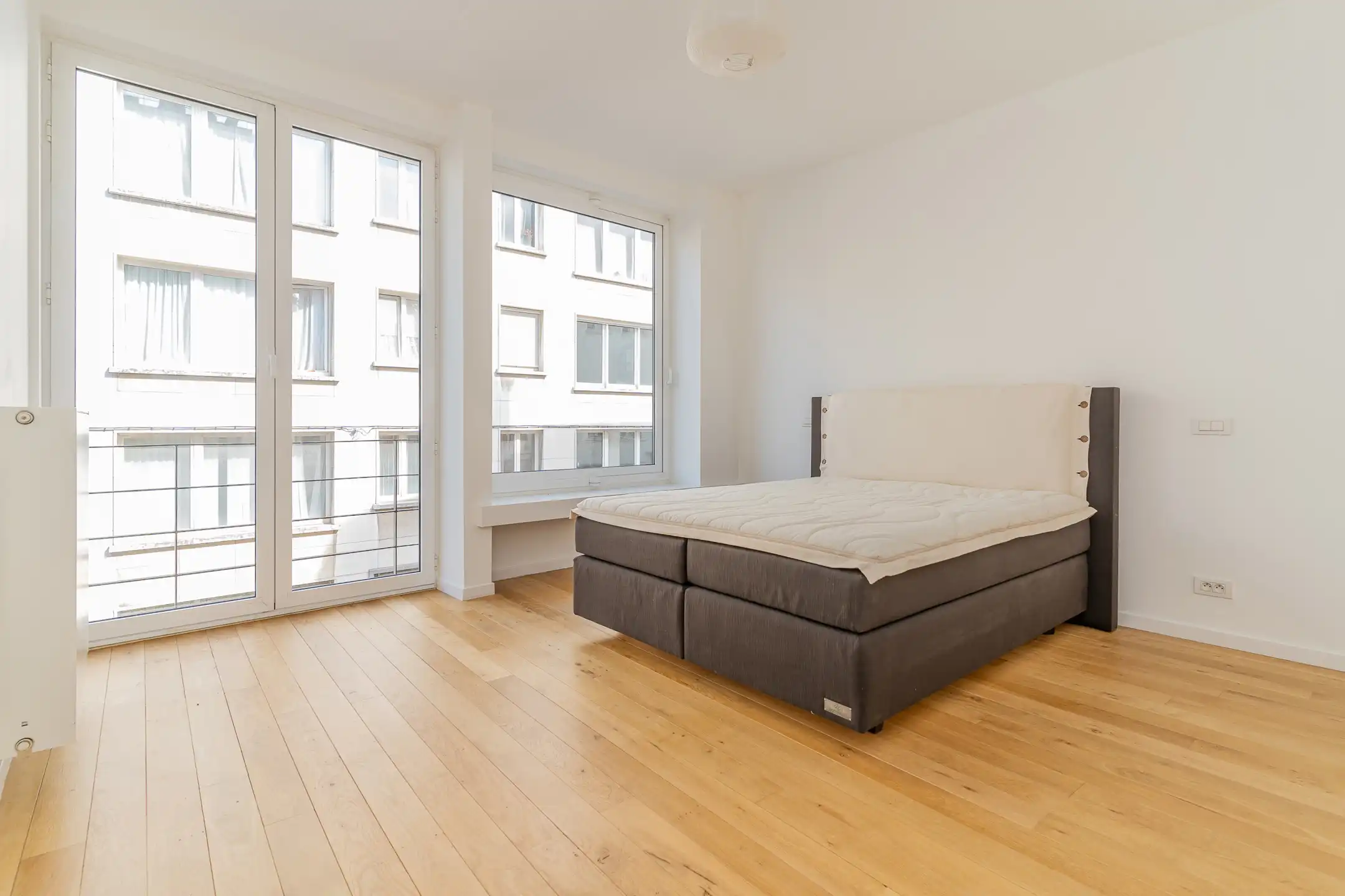 ANTWERP - Tweeslaapkamer appartement nabij de Vogelmarkt foto 6