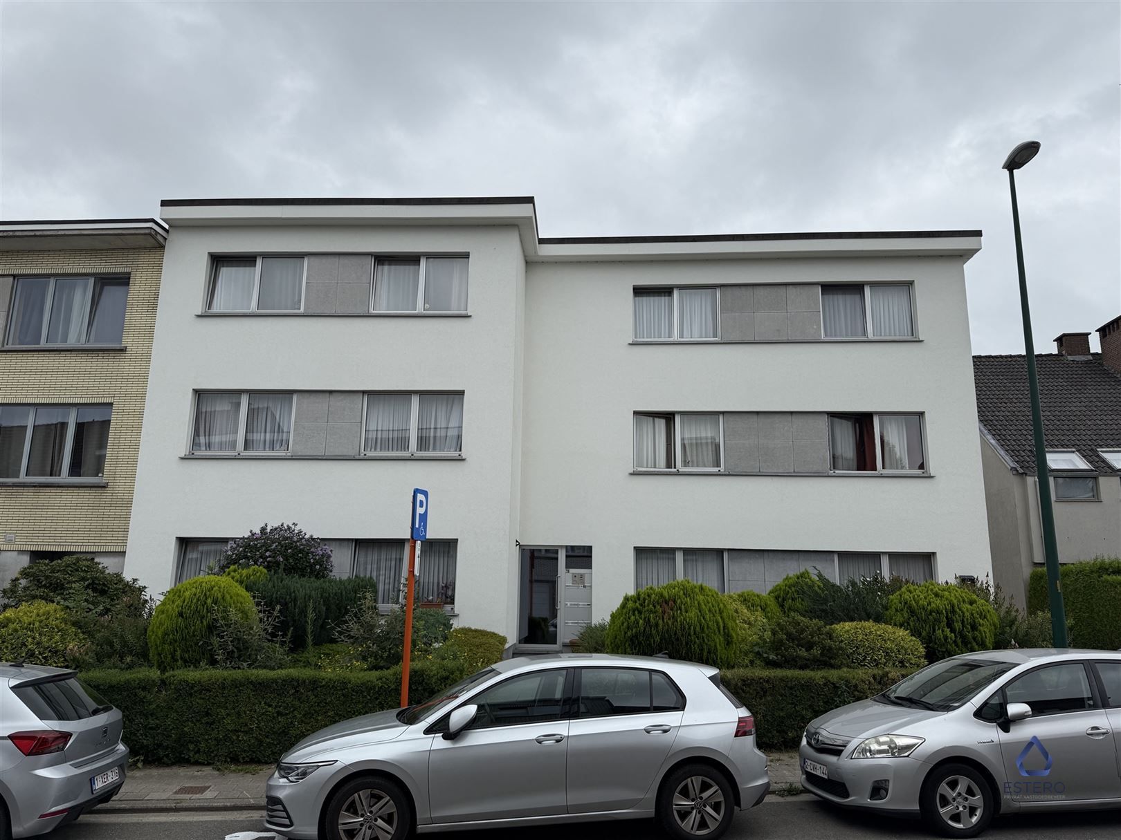 Ruim appartement met 3 slaapkamers en terras foto {{pictureIndex}}