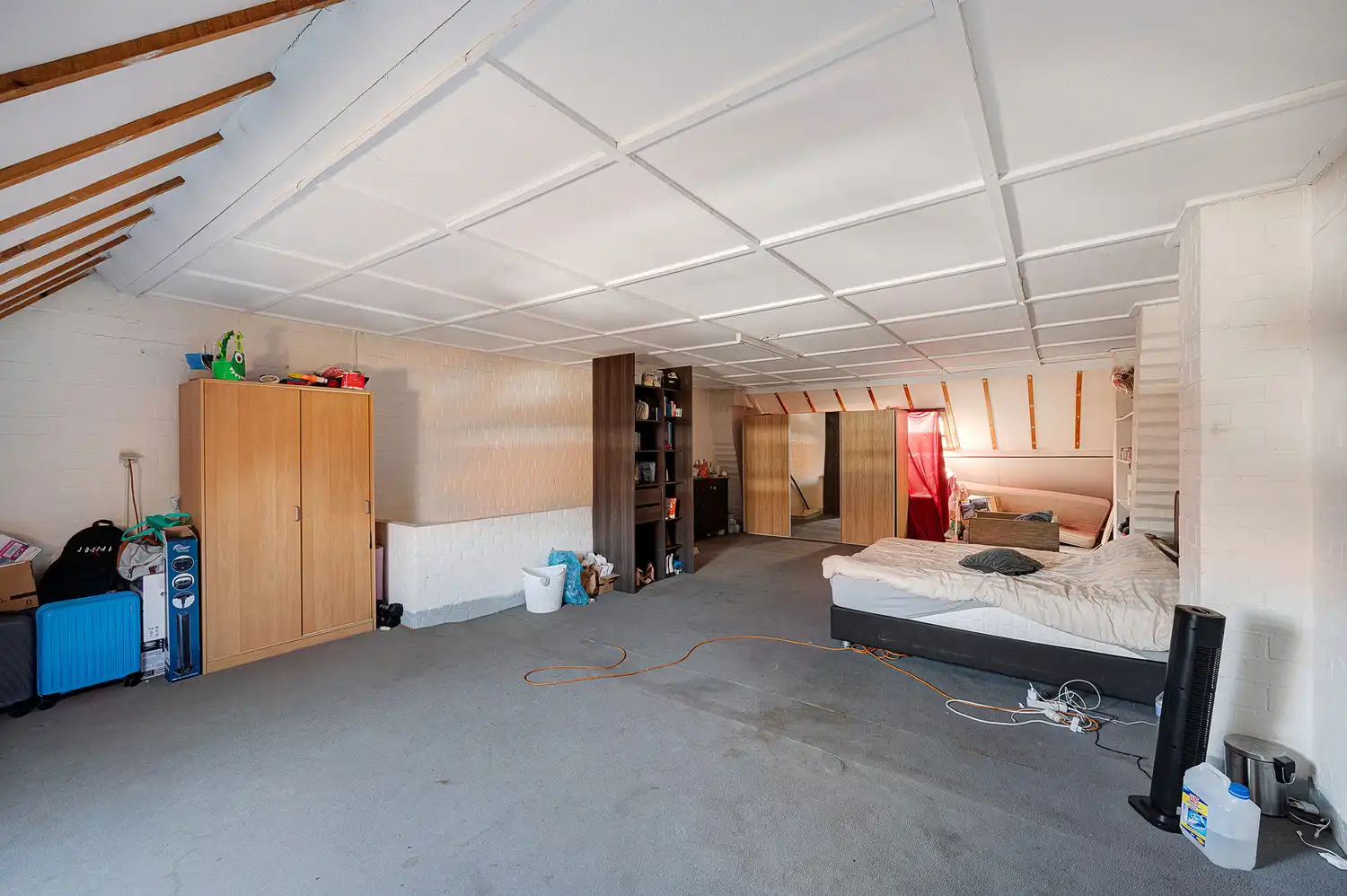 Rustig gelegen bel-etage woning met heel grote garage, oprit en zonnige koer in het centrum van Heist foto 17