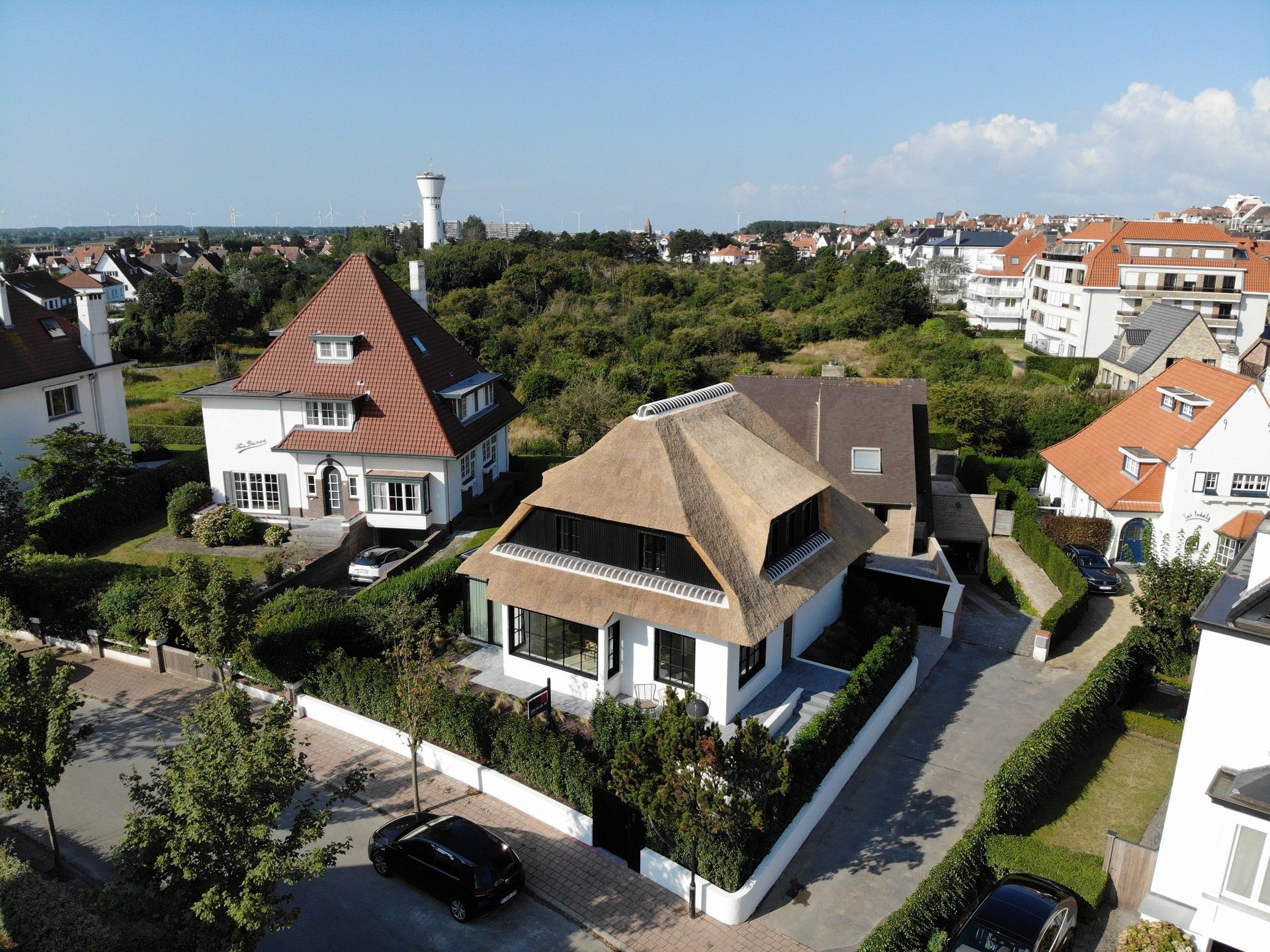 Luxueus gerenoveerde villa op toplocatie op 100m van het strand foto 37