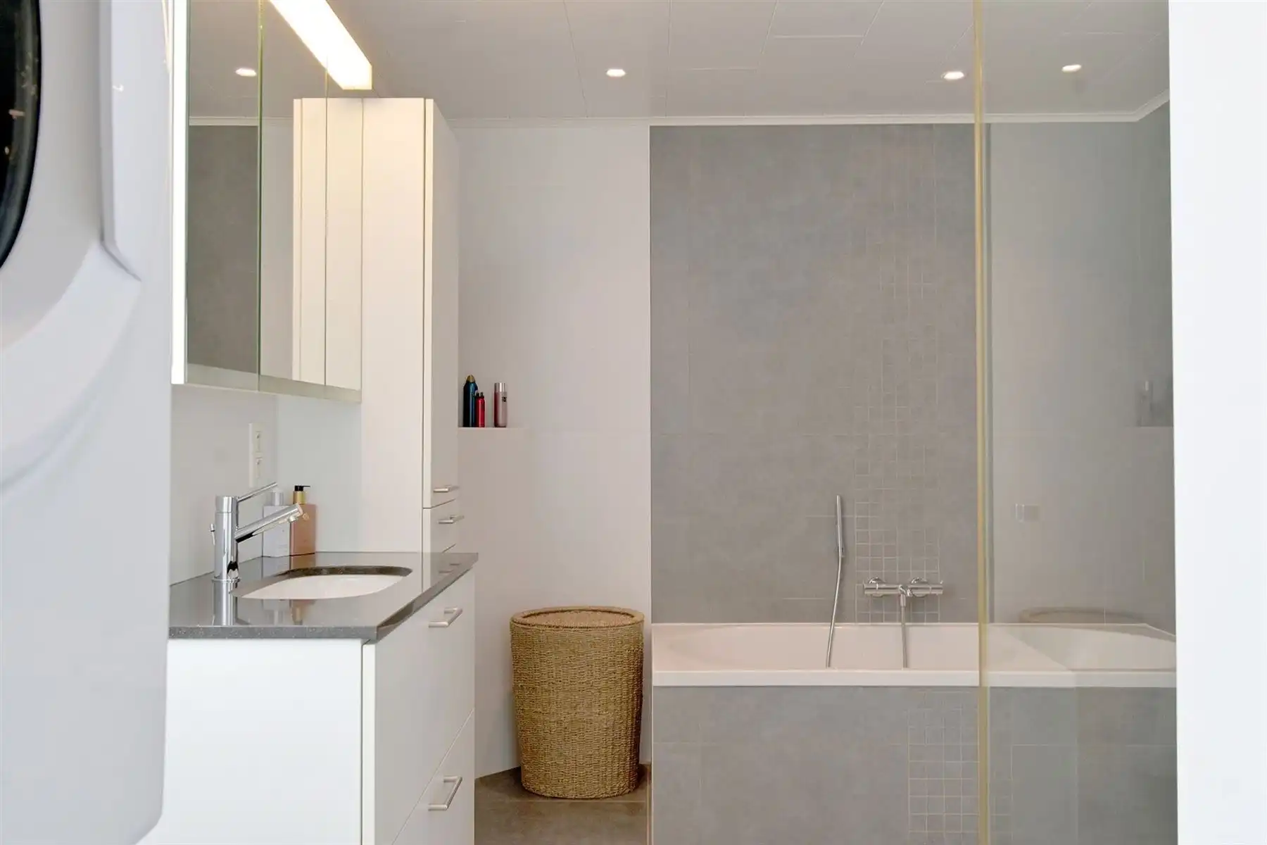 Gerenoveerde woning met 4 slpk's en gezellige zuid-tuin! foto 16