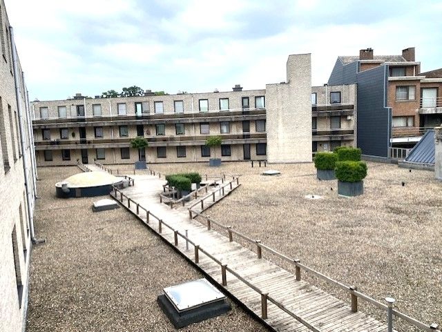Recent ideaal gelegen volledig gerenoveerd appartement HARTJE Geel 2 slpk, met autostaanplaats foto 15