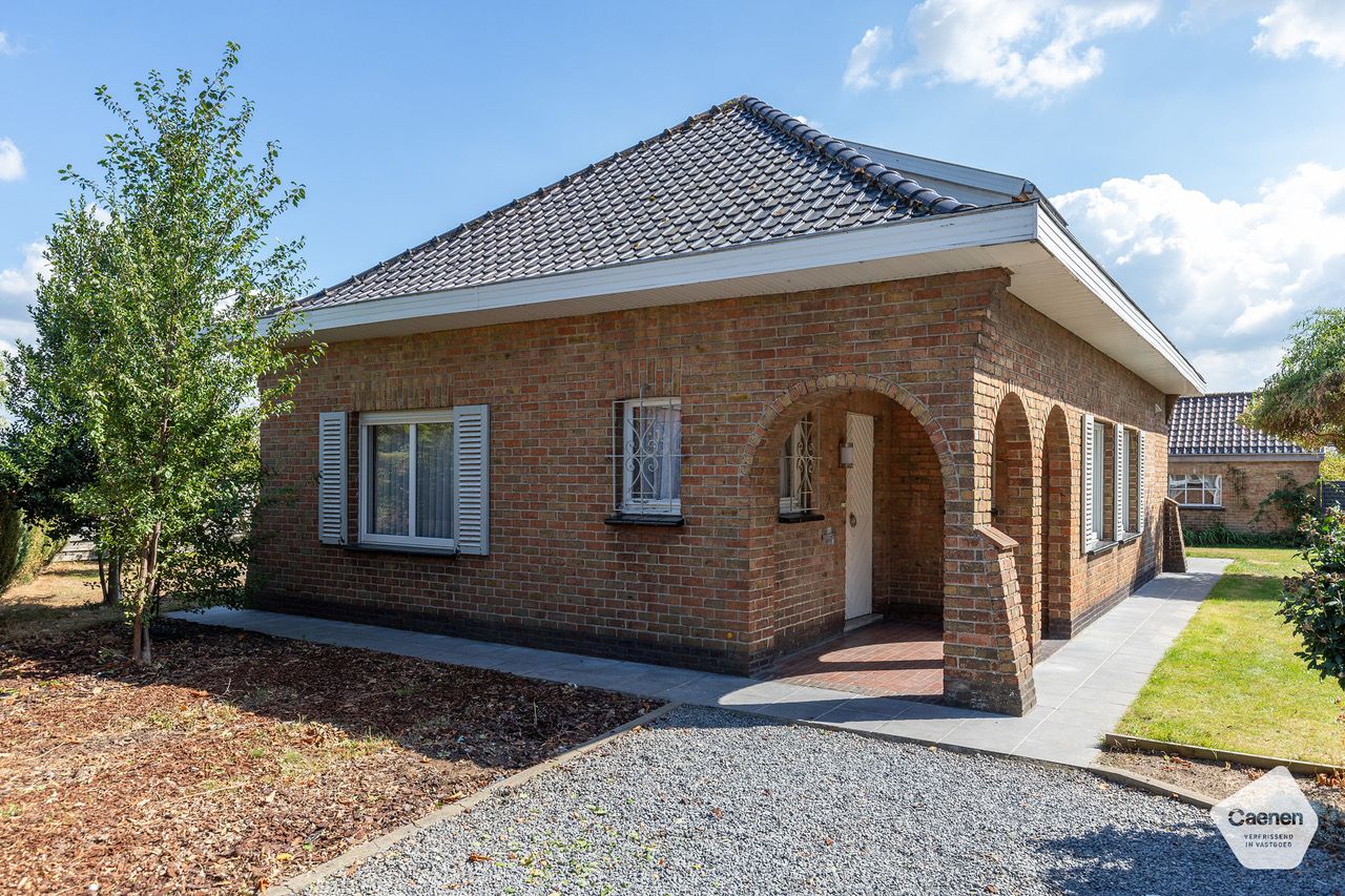 Hoofdfoto van de publicatie: VRIJSTAANDE LANDELIJKE GELEGEN TE RENOVEREN WONING met 3 slaapkamers en MOOI PERCEEL VAN 980 m²