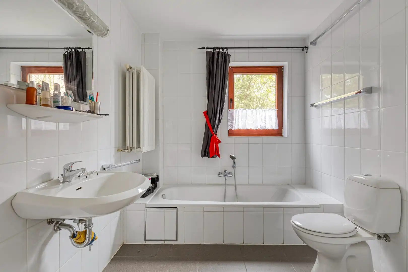 Ruim gelijkvloers appartement met grote tuin in een residentiële wijk ! foto 23