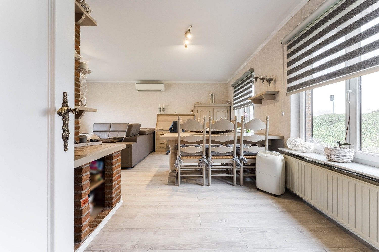 Mooie instapklare  woning op 1170m² dichtbij de grens! foto 6
