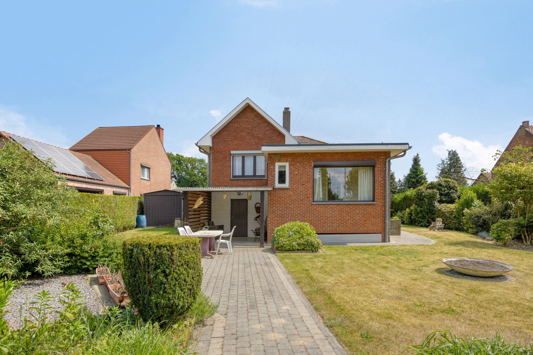 Charmante gezinswoning met 3 slaapkamers, 2 badkamers en ruime tuin op toplocatie. foto 31