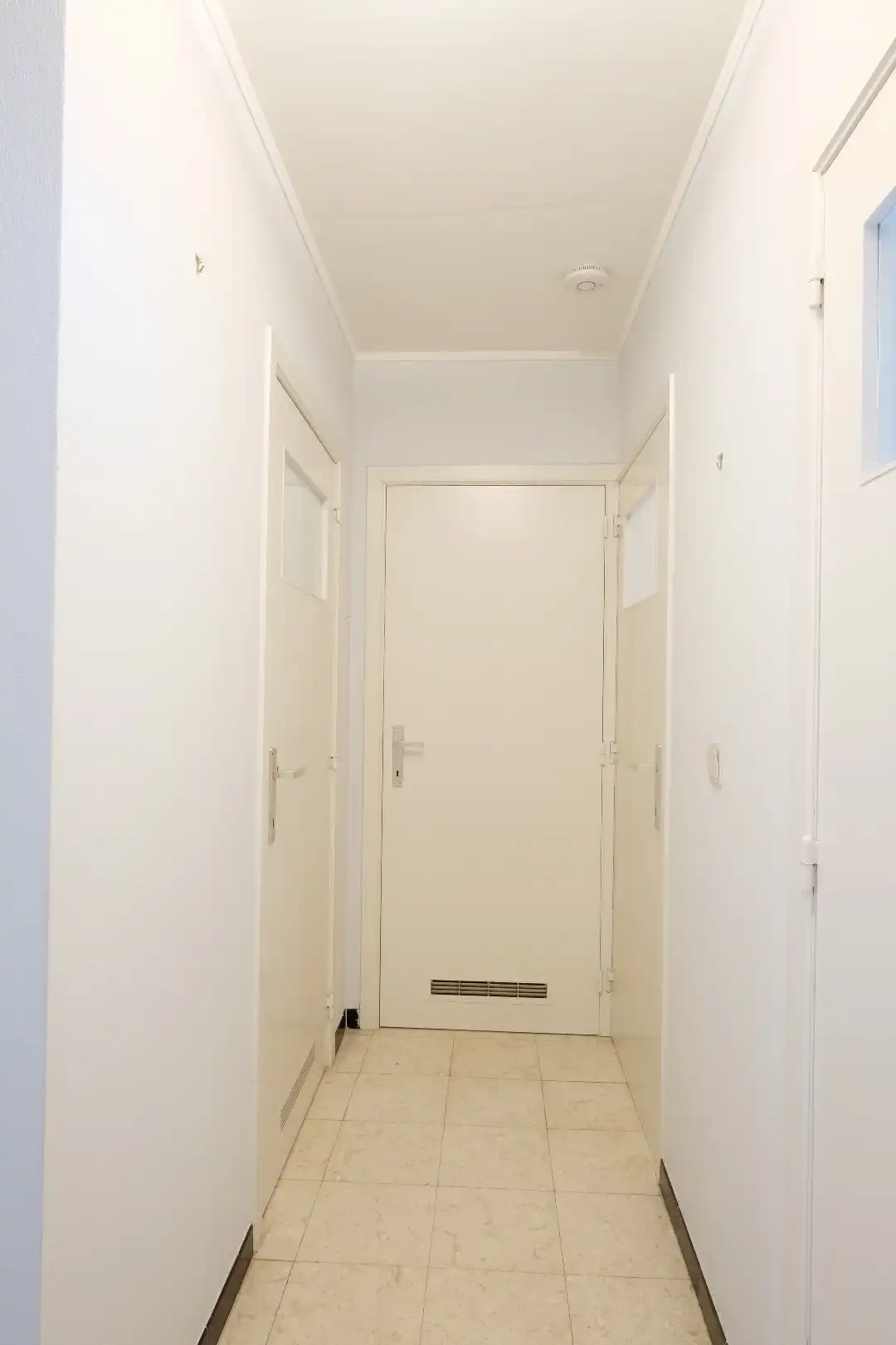 Centraal gelegen gelijkvloers 2-slaapkamerappartement — ideaal als starter of opbrengsteigendom foto 4