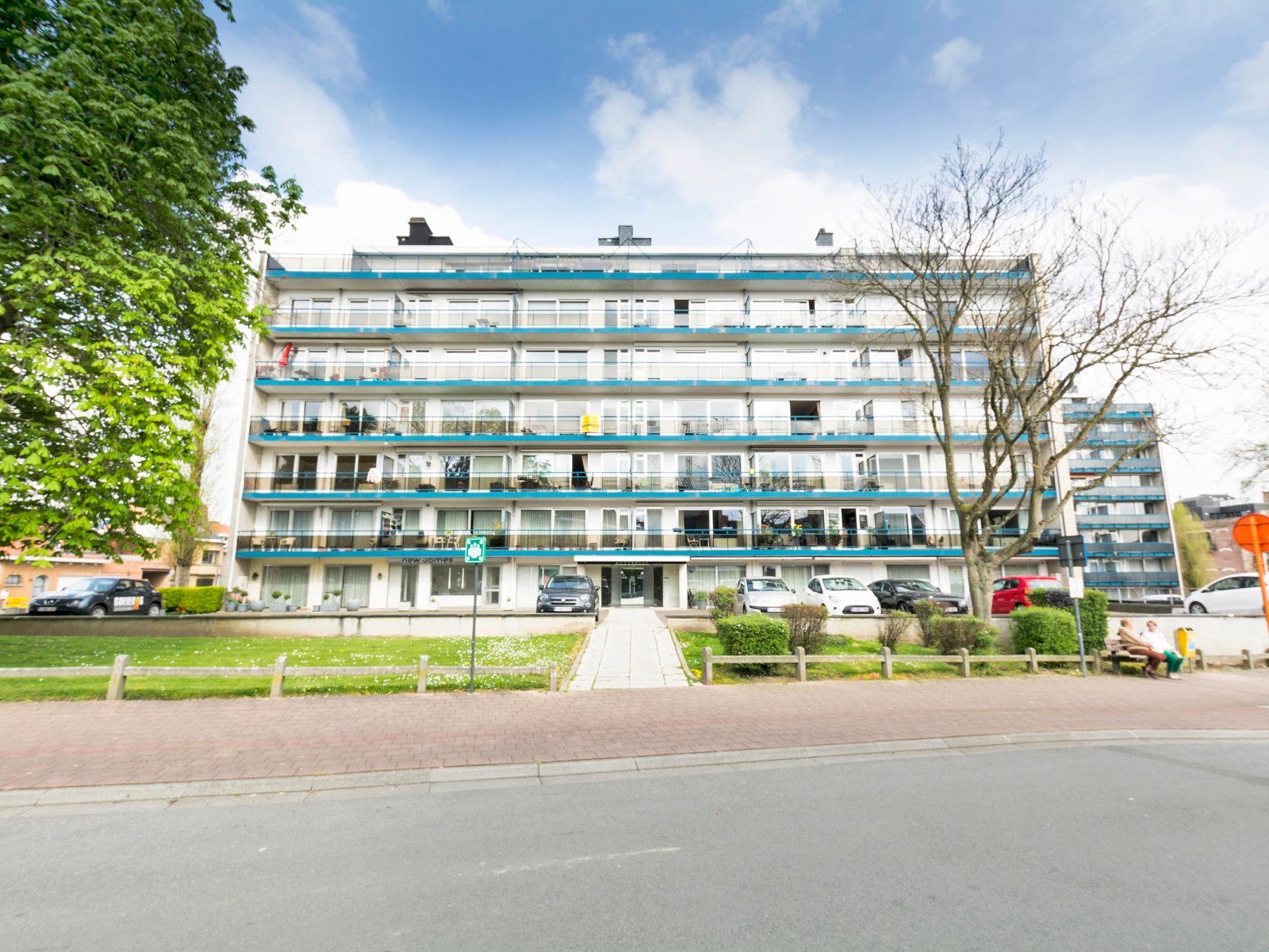 Verzorgd en instapklaar appartement met 2 terrassen & kelder foto {{pictureIndex}}