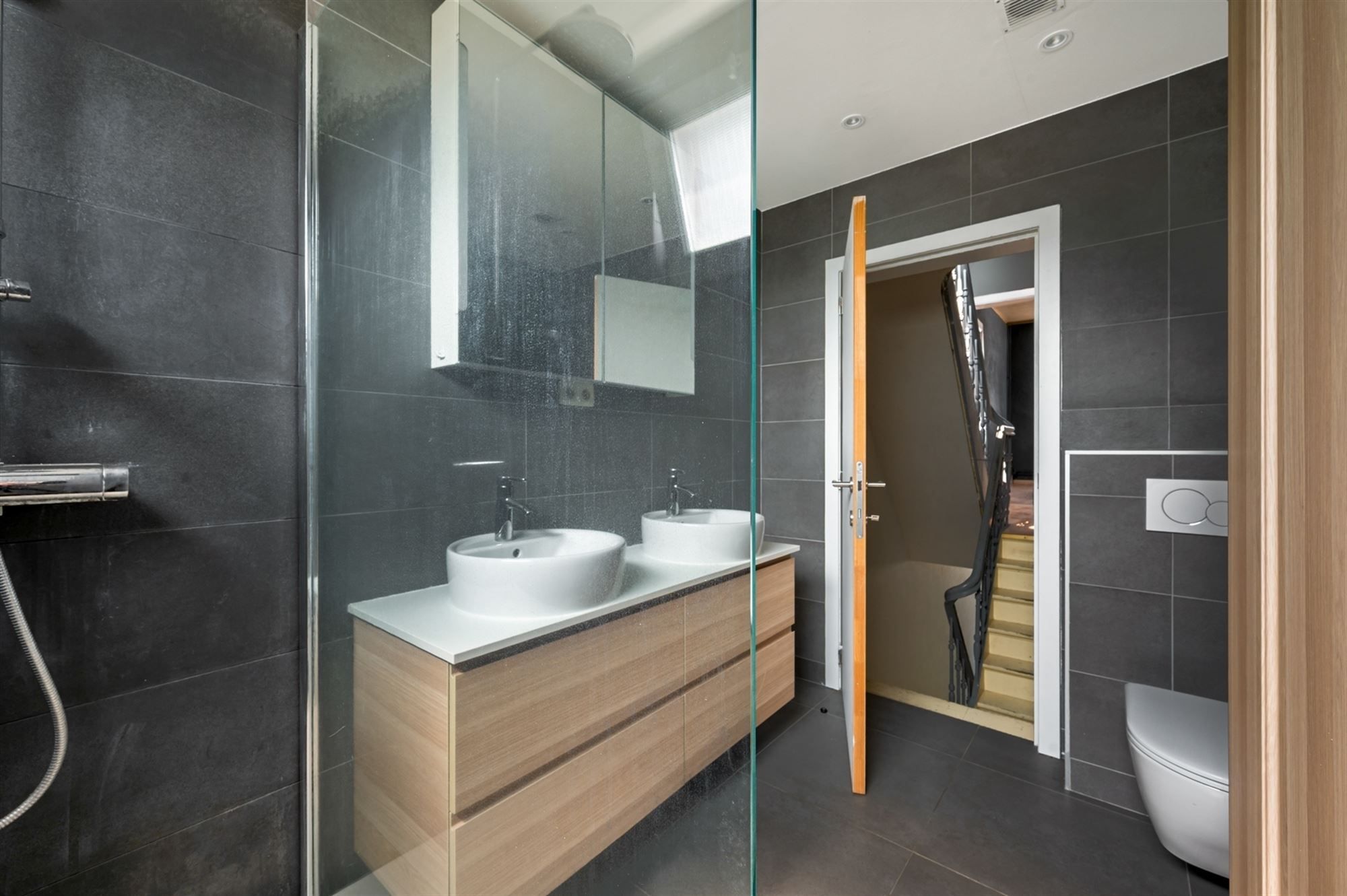 Grotendeels gemoderniseerde woning te Lier foto 7