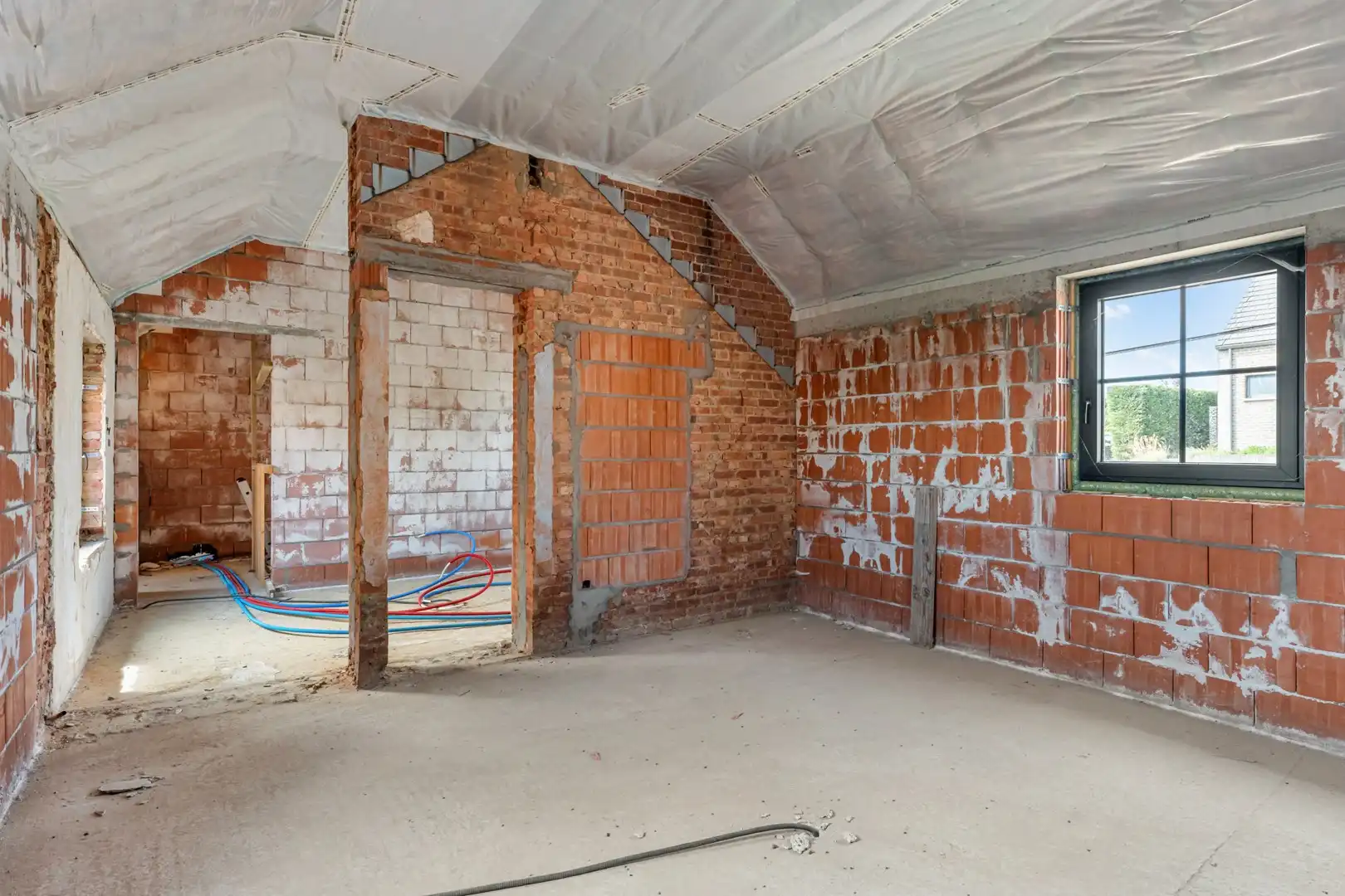 Ruime woning met karakter en afwerkingsmogelijkheden in Budingen foto 16