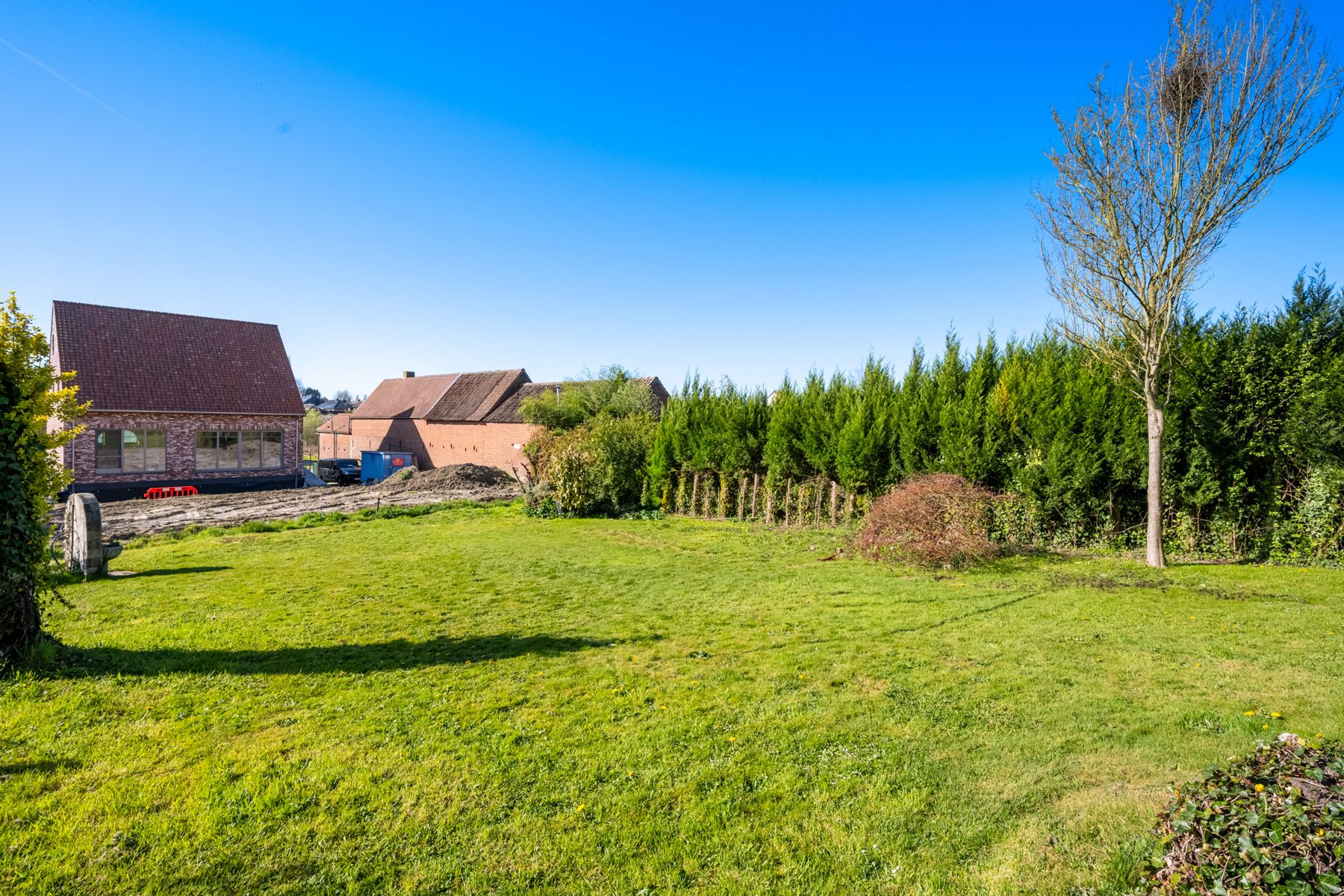Charmante op te frissen gezinswoning met tuin en 4 SLPK foto 24