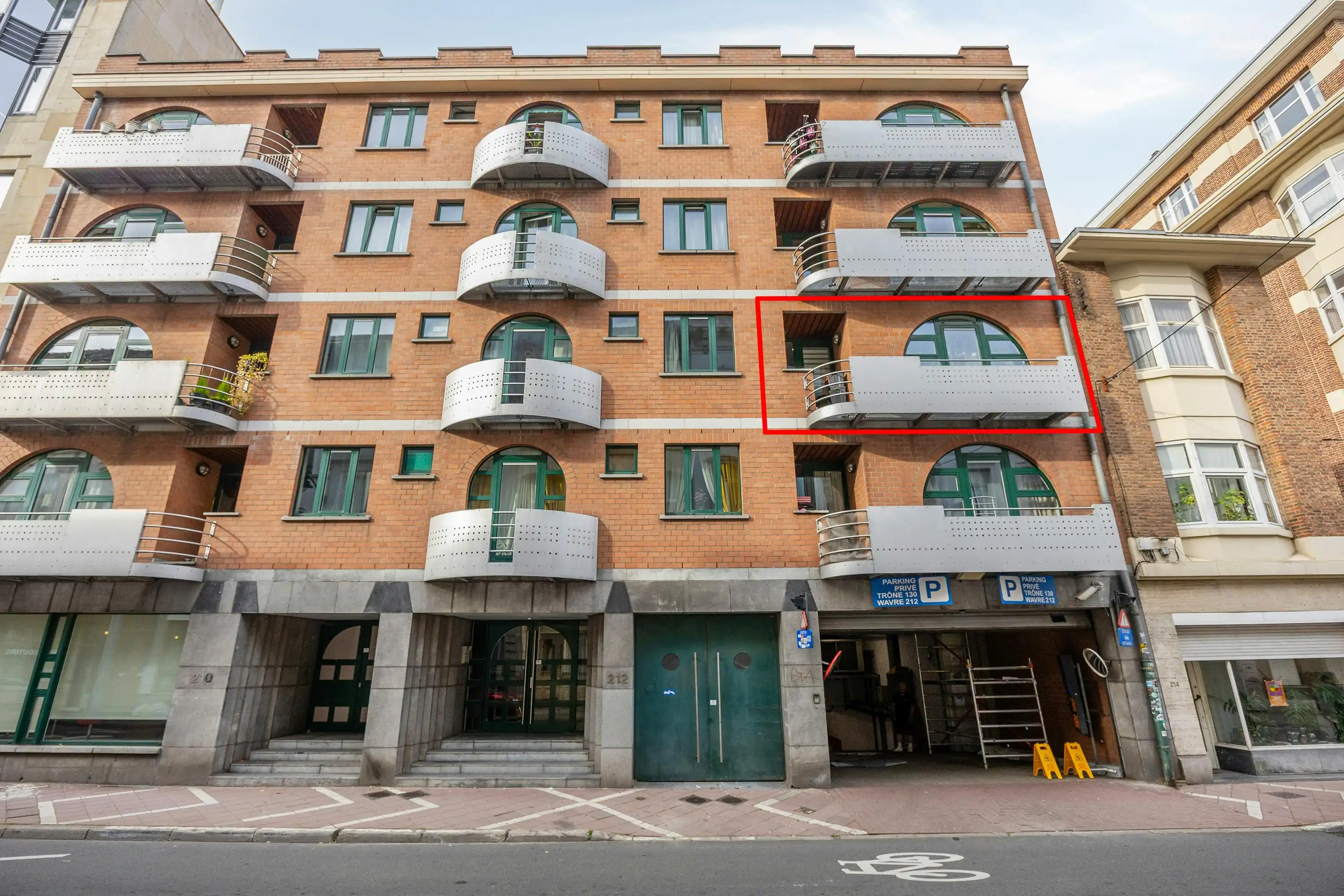 Appartement met twee slaapkamers en balkon gelegen in Elsene. foto 21