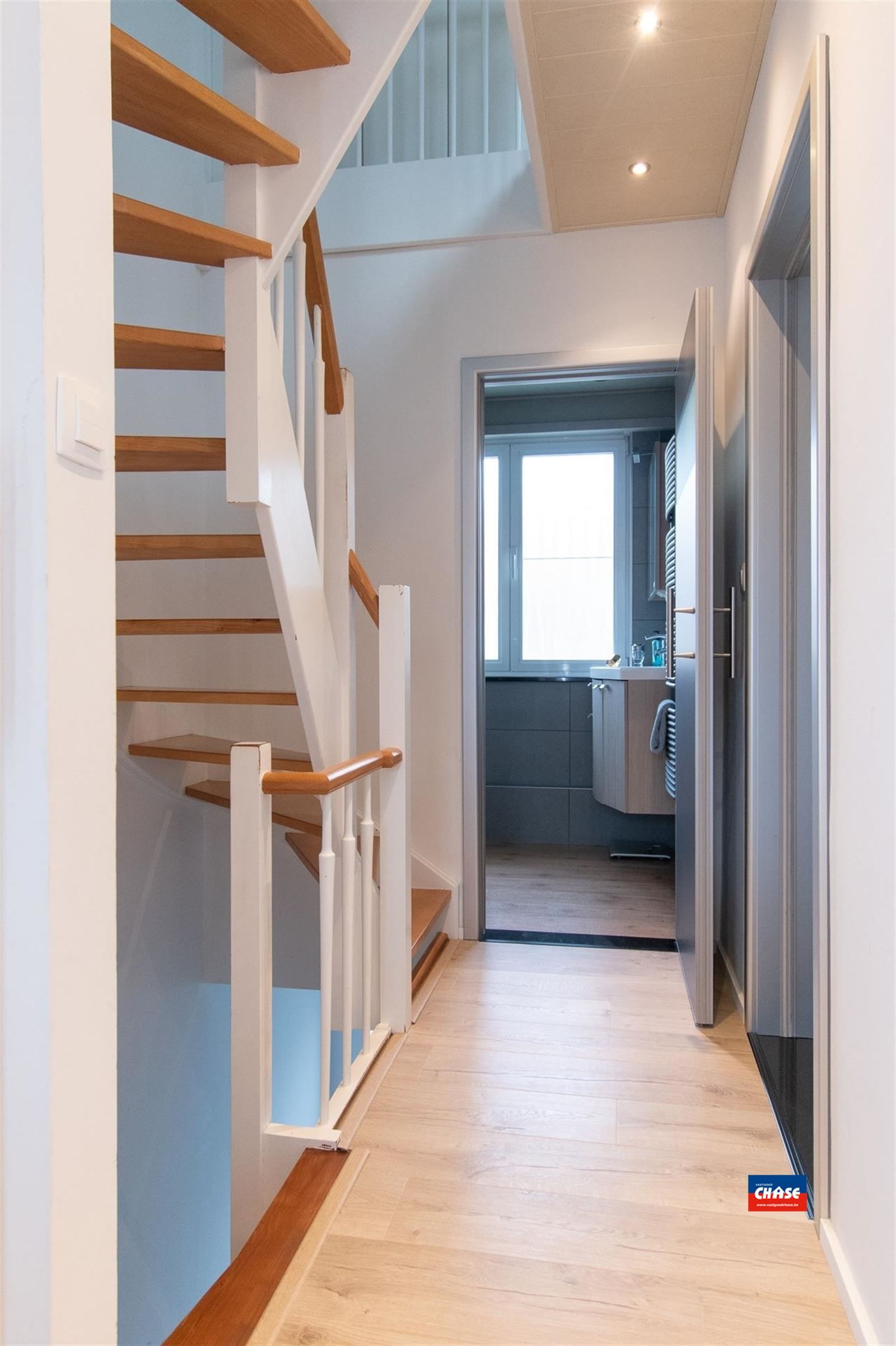 Prachtig gerenoveerde gezinswoning met zonnepanelen foto 26