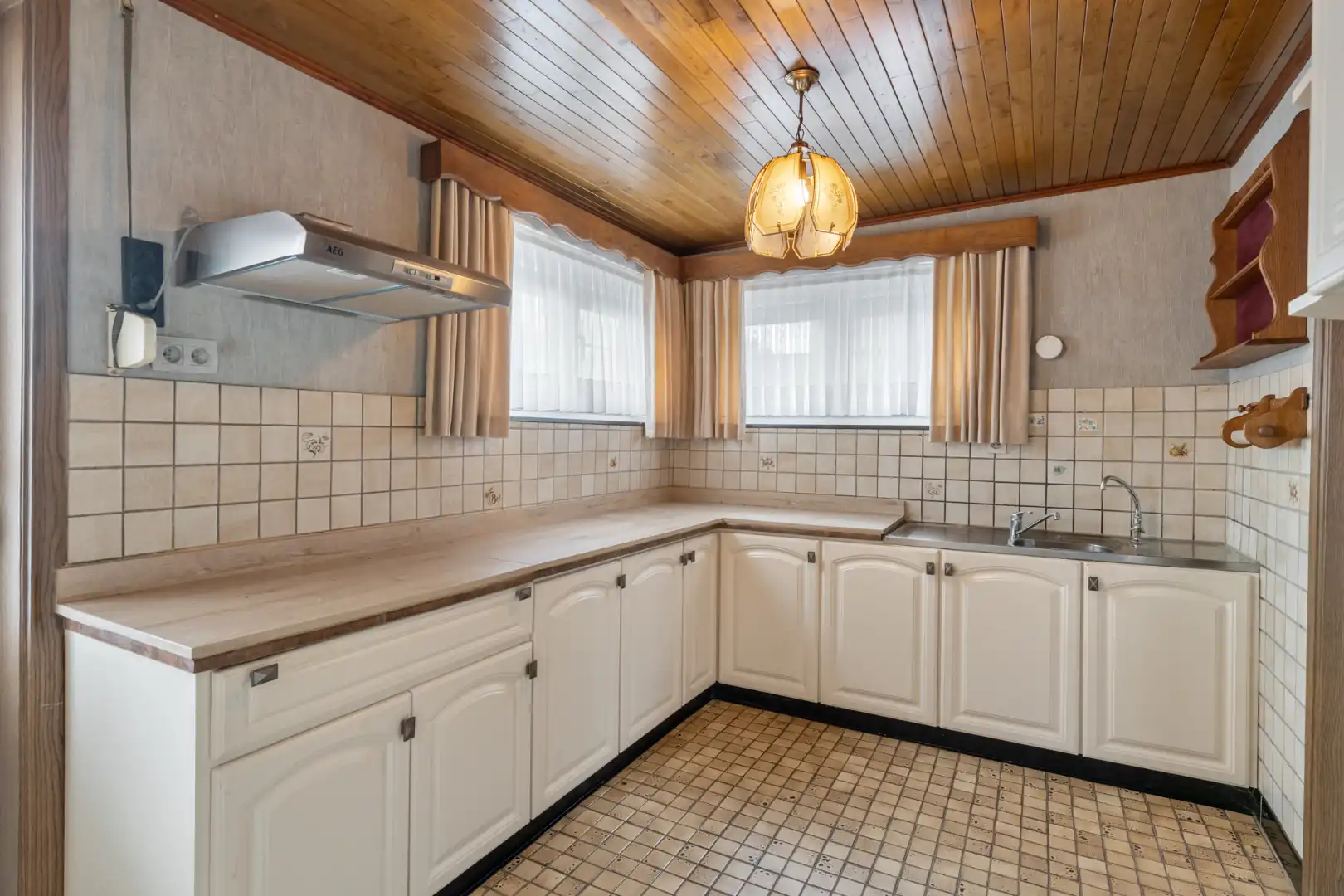 Op te frissen, halfvrijstaande gelijkvloerse woning gelegen in een rustige omgeving op 8a58ca. foto 10
