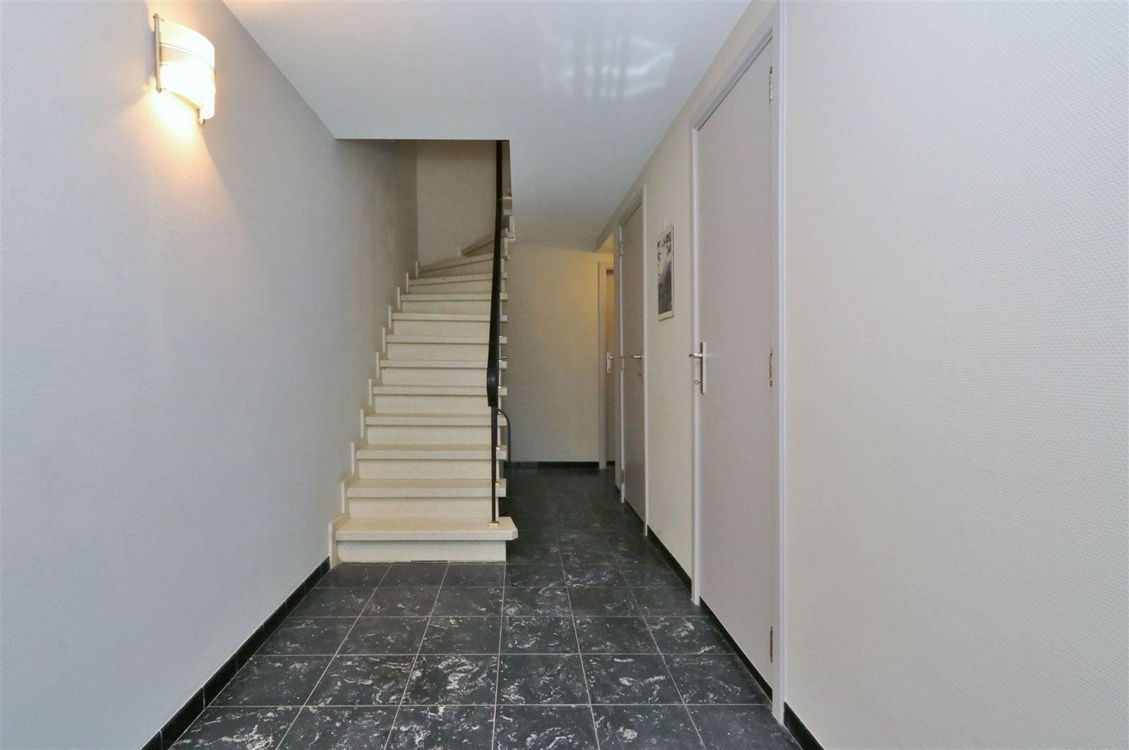 2 kamer appartement met garage en berging  foto 3