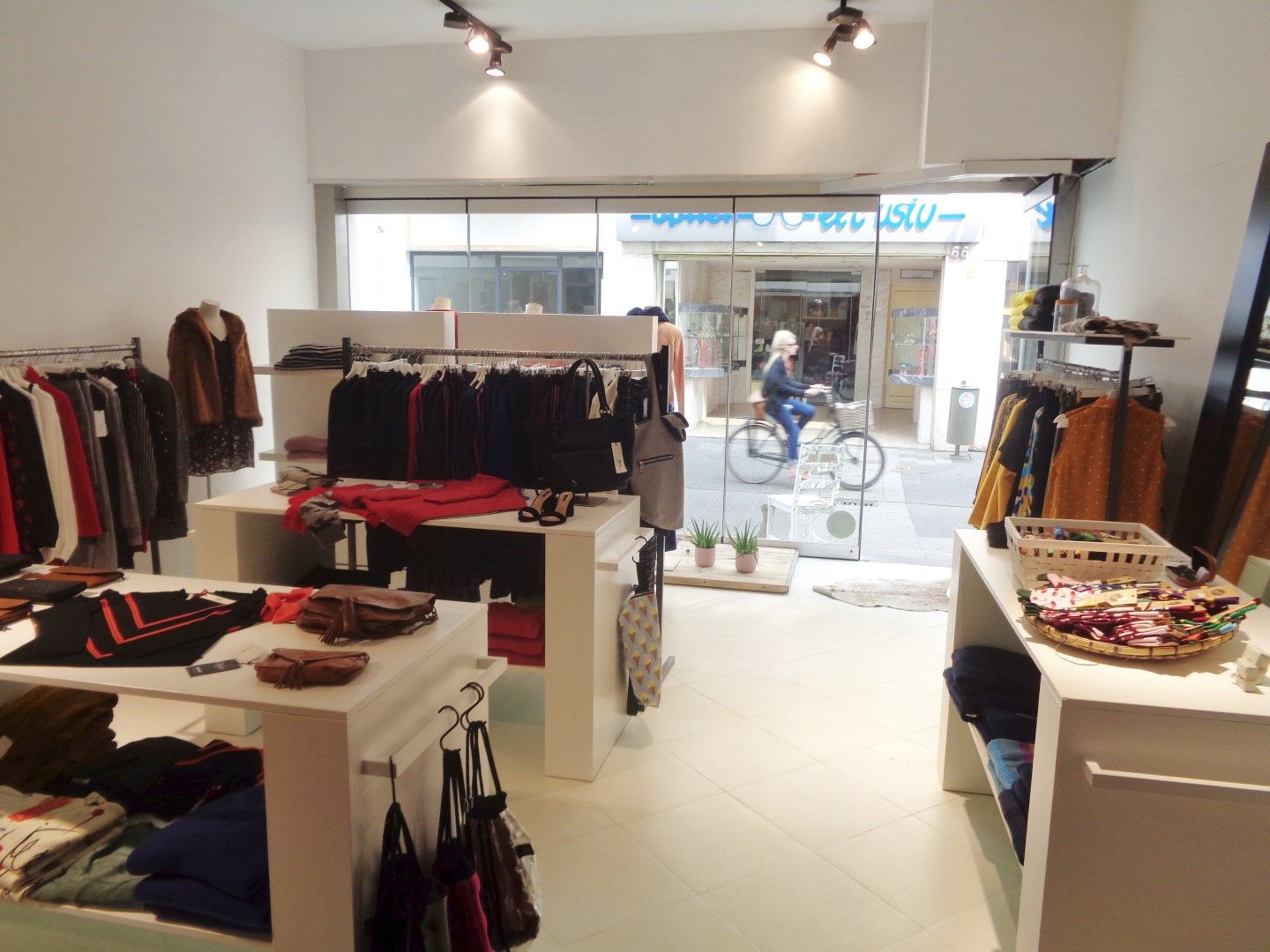 Handelsgelijkvloers te huur in hartje Mechelen foto 6