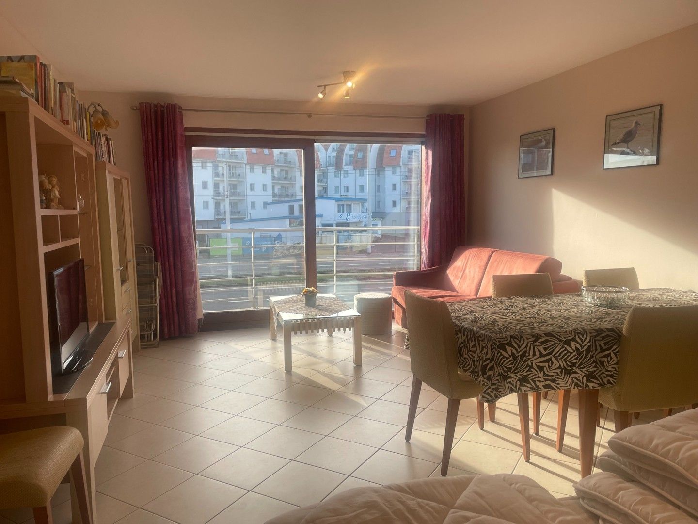 Gemeubelde studio met zonnebalkon en autostandplaats dichtbij foto {{pictureIndex}}