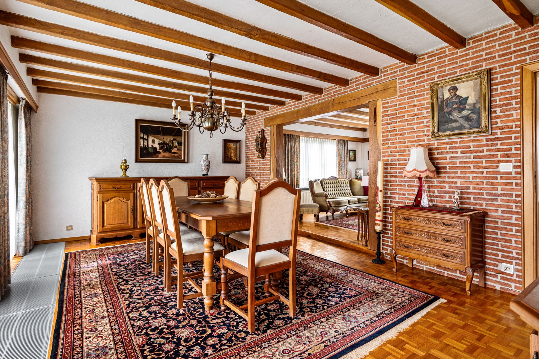 Ruime gezinswoning met tuin en garage op 856 m2 foto 5