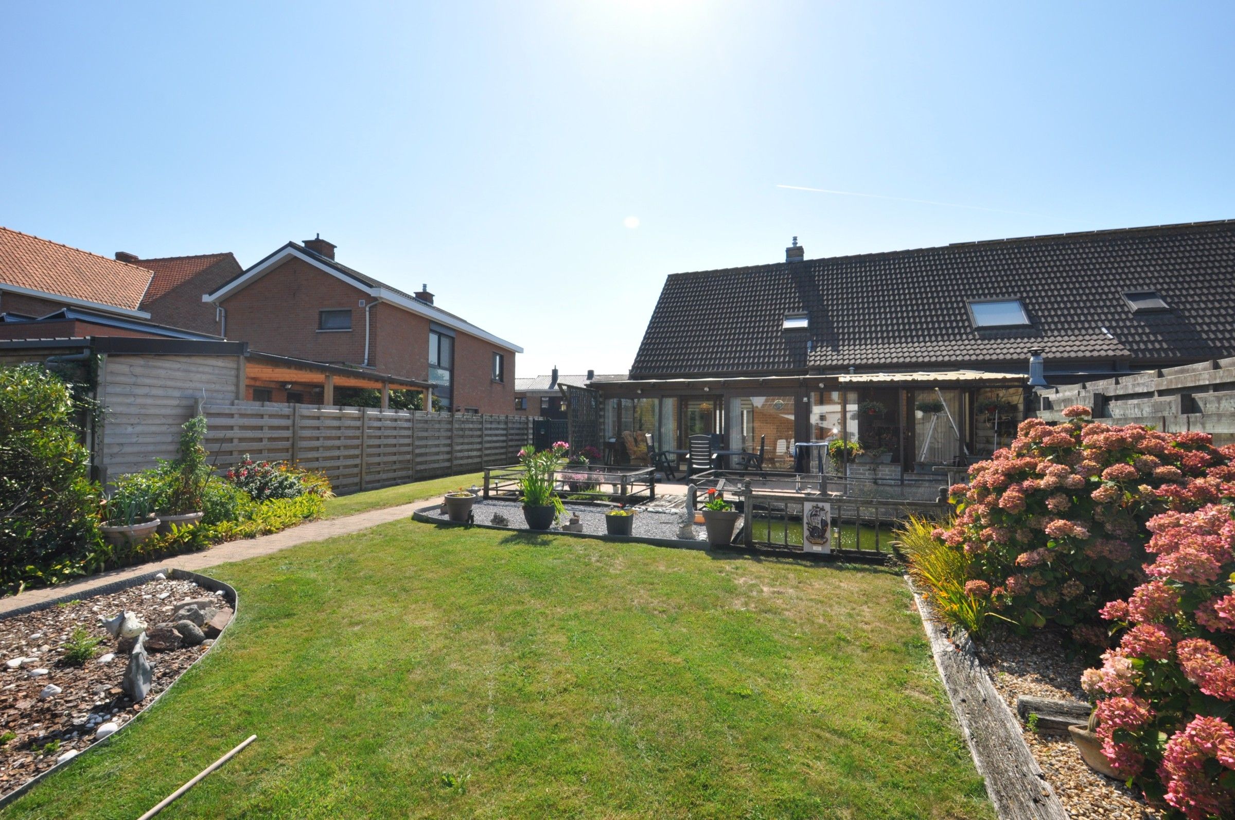 Ruime verzorgde woning met grote tuin en garage ! foto 27