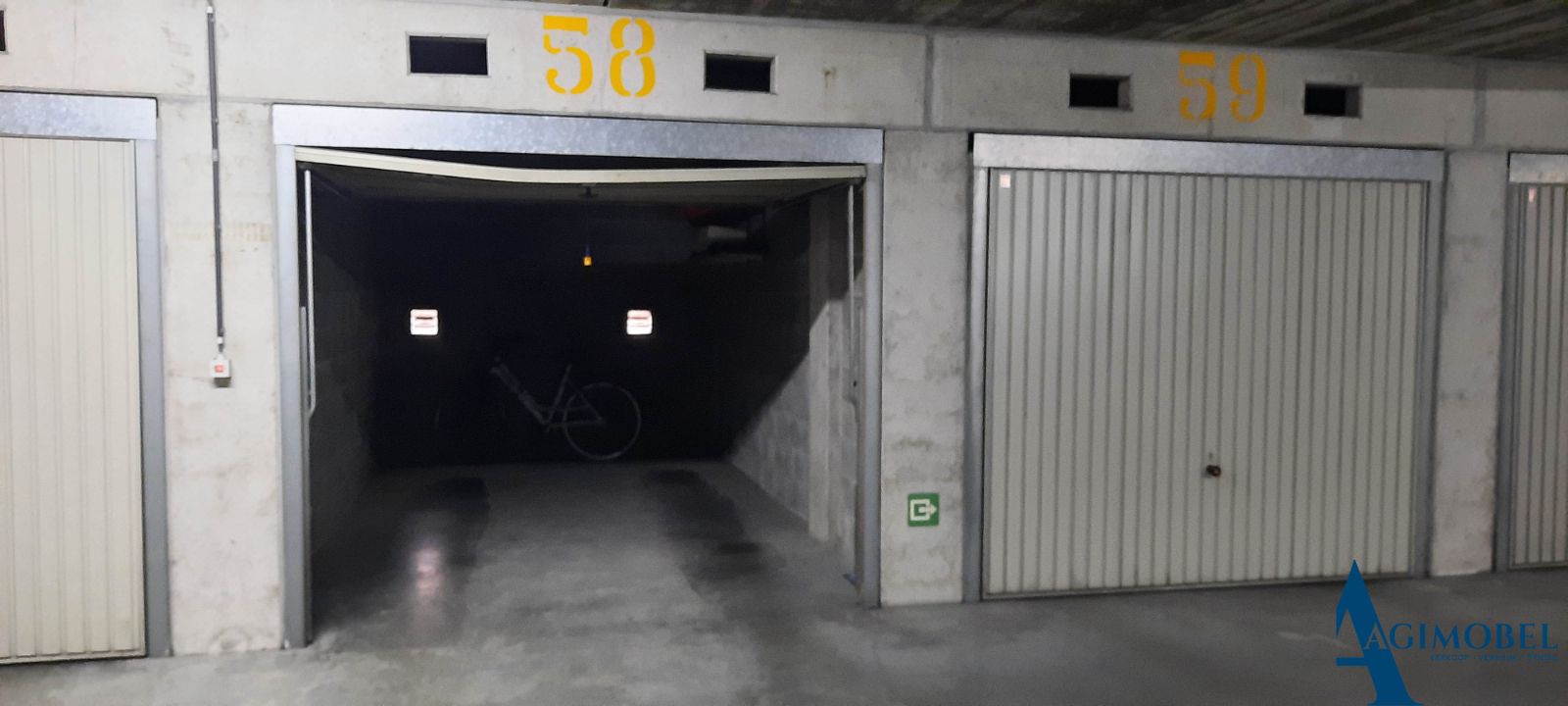 Gemakkelijke  garagebox op niveau +1 in het centrum nabij de Lippenslaan te Knokke . foto 3