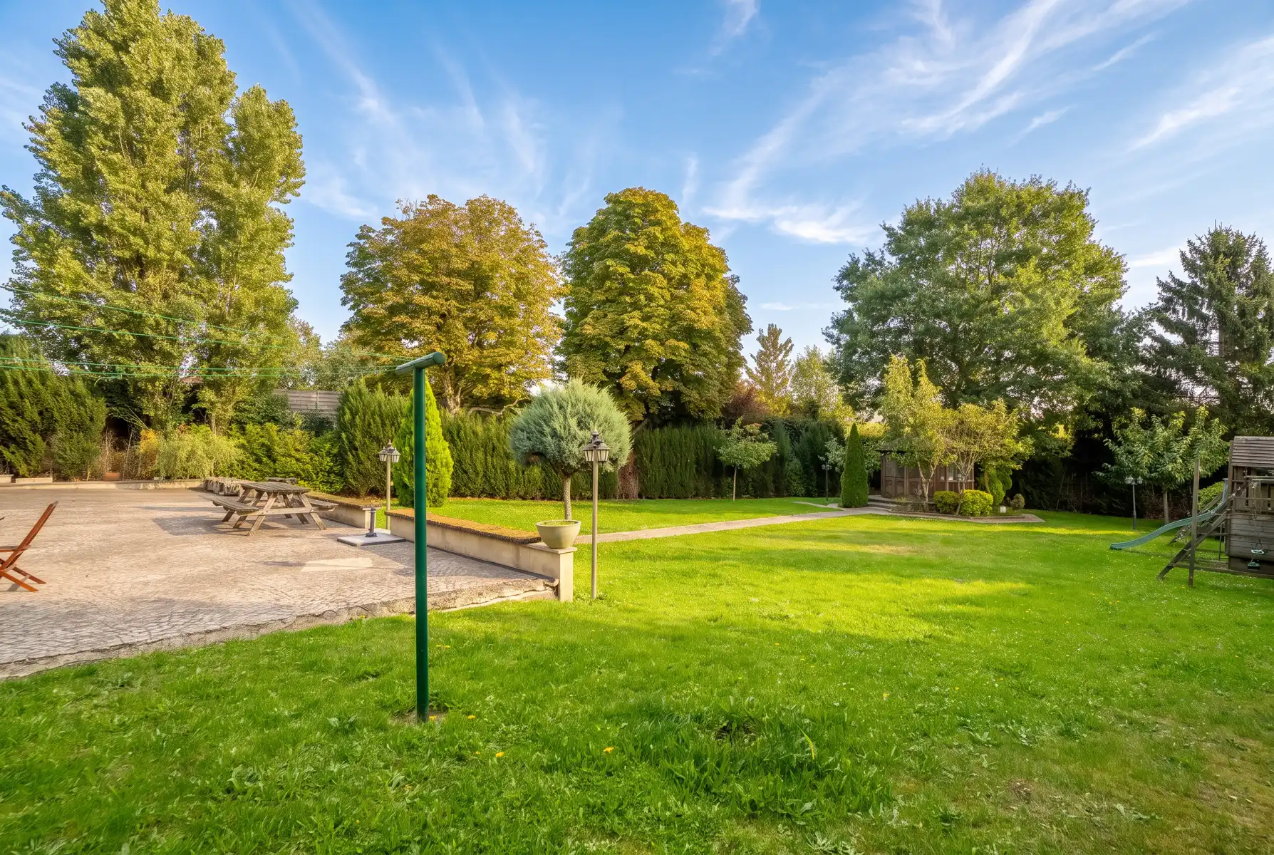 Ruim herenhuis van 571 m² met 8 slaapkamers en een tuin van bijna 20 are foto 37