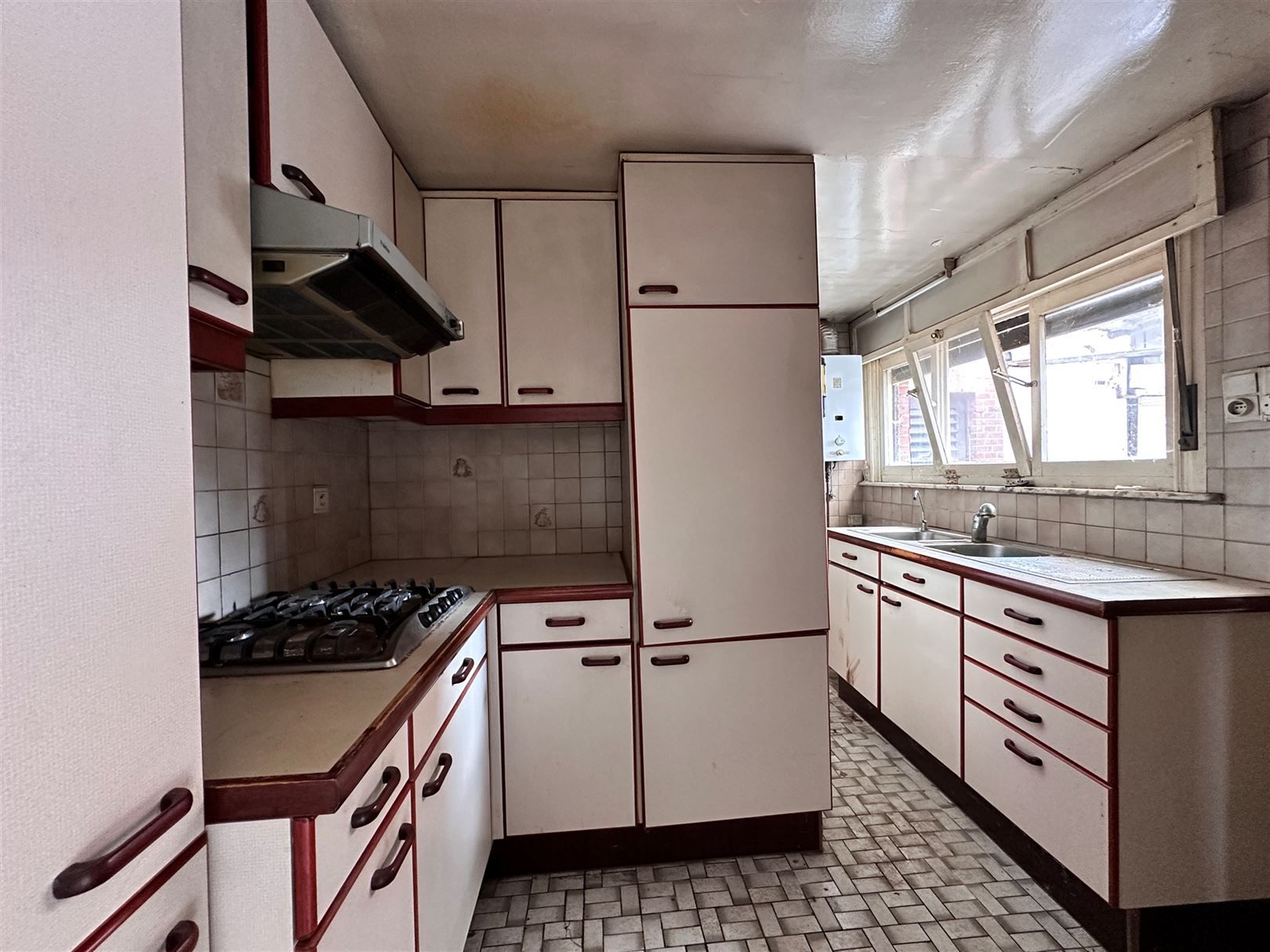 Te renoveren woning met potentieel gelegen in het landelijke Wichelen foto 5