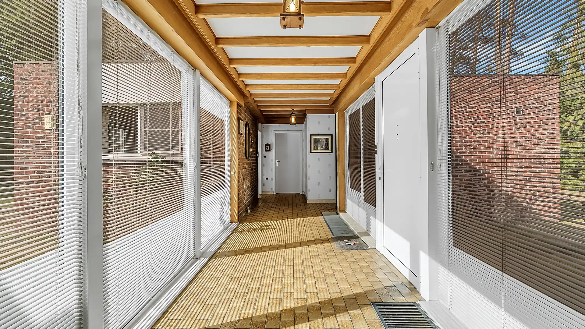 Unieke gelijkvloerse woning  (242 m²) op een uitzonderlijk groot perceel van 28a 17ca foto 5