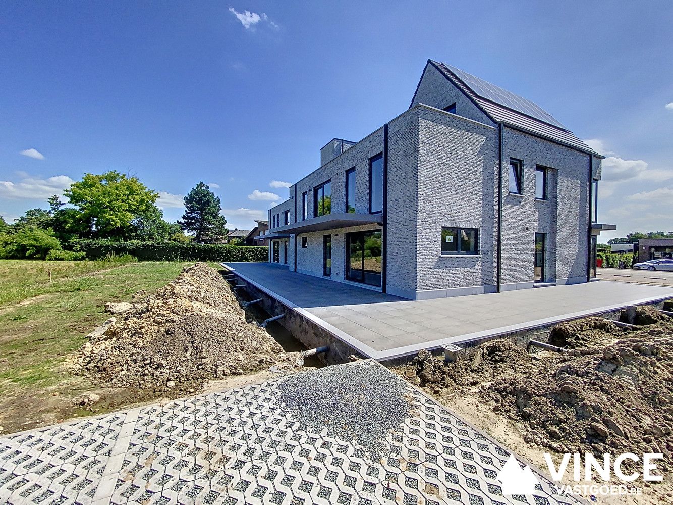 Nieuwbouw appartement met een ruim terras foto 18