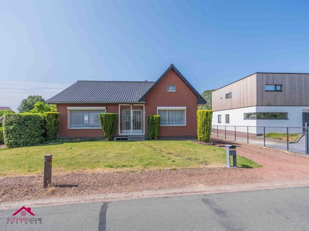 Vrijstaande, op te frissen woning foto 2
