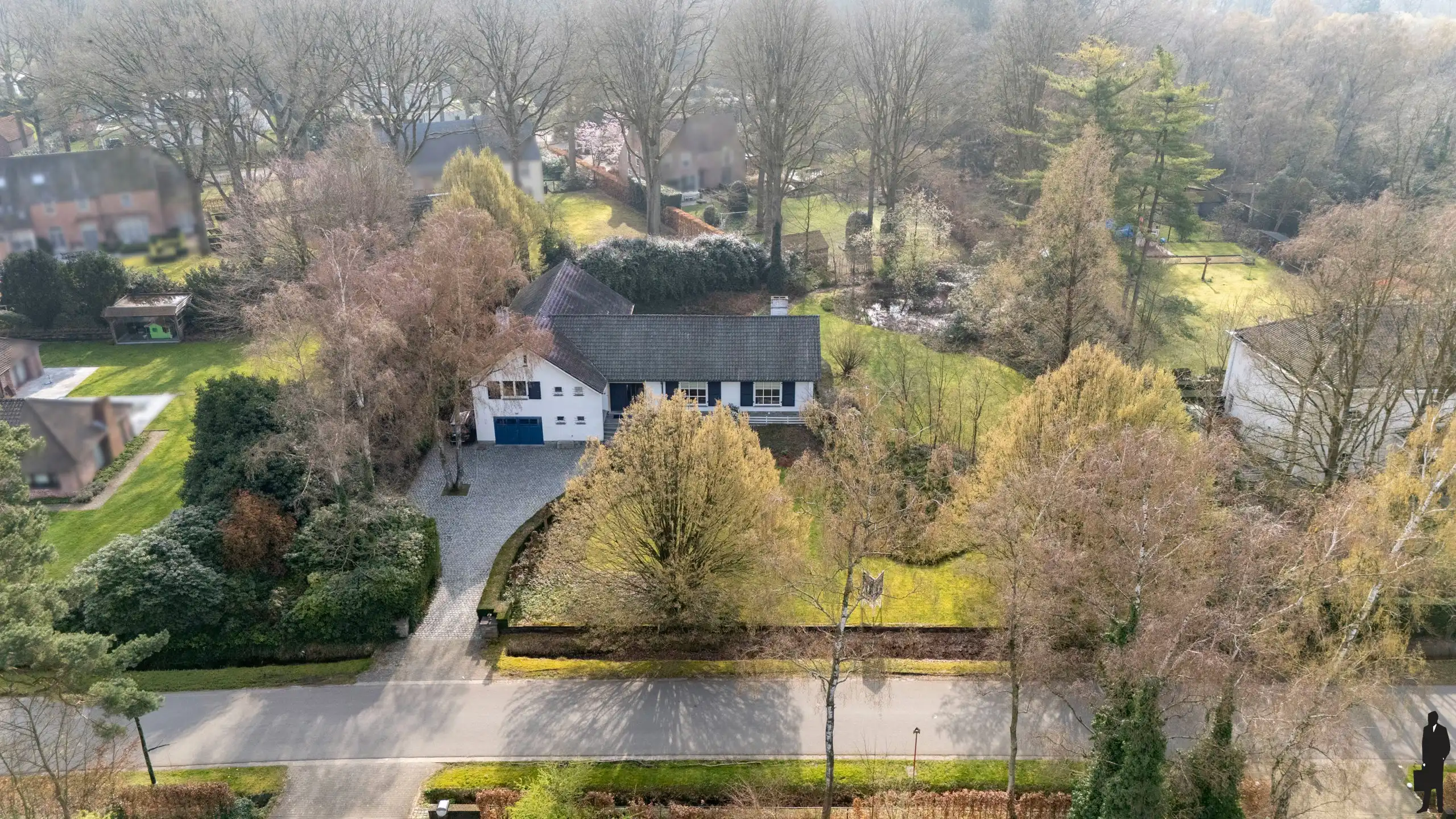 Split-level villa in een gegeerde doodlopende straat. foto 21