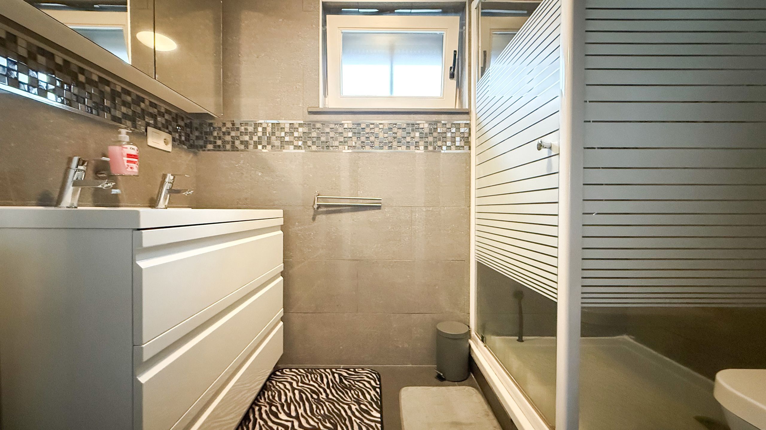 Mooie woning met moderne afwerking en gezellige veranda! foto 35