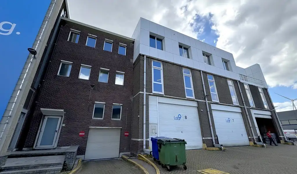 Magazijn met mogelijkheid tot kantoren te huur aan de Noorderlaan  in Antwerpen foto 4