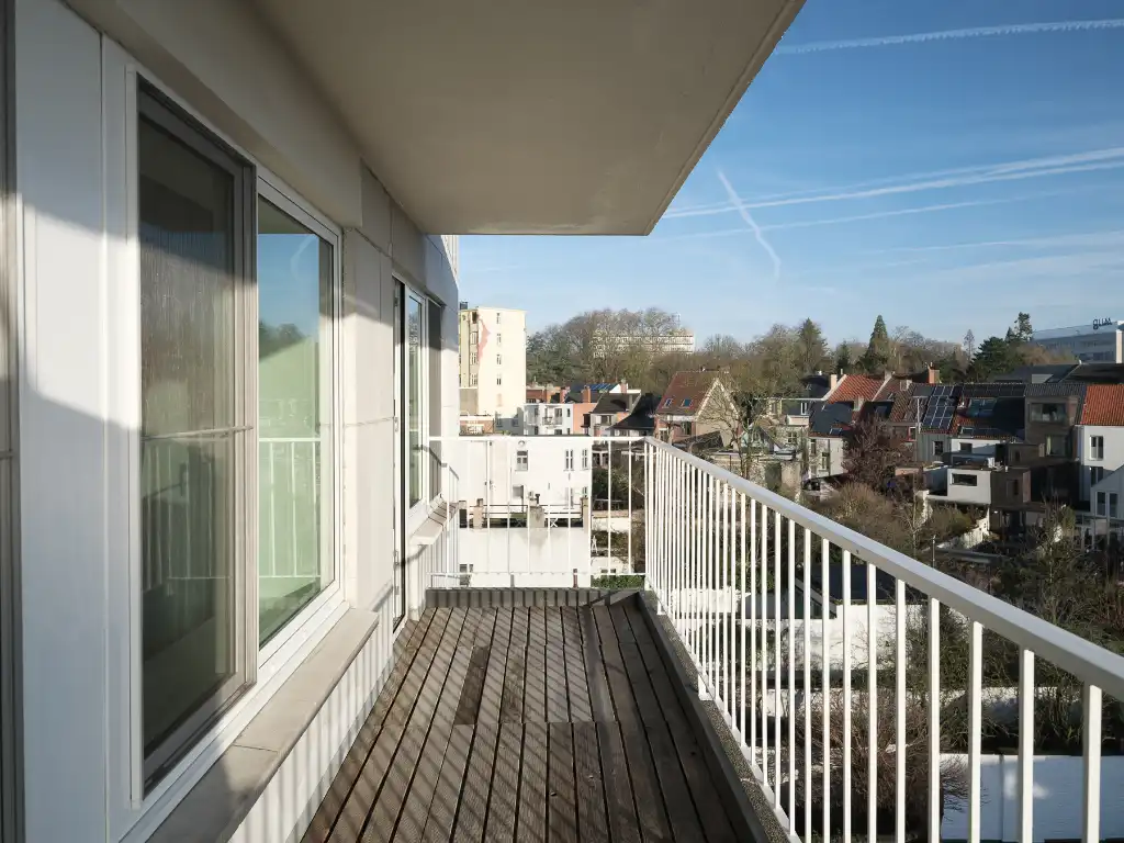 Ruim en lichtrijk 3 slpk appartement met terras nabij het station Gent-Sint-Pieters foto 4