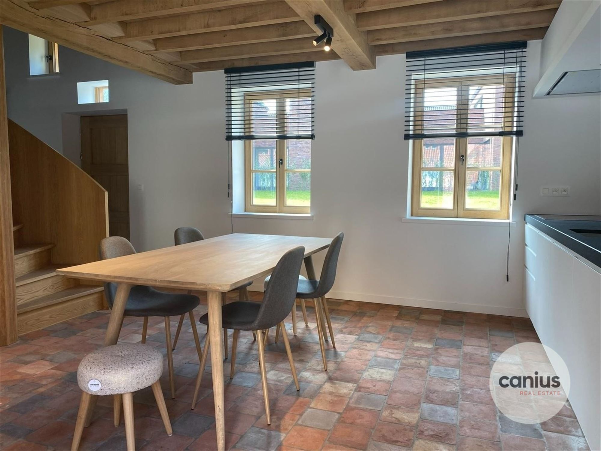KARAKTERVOLLE GEMEUBELDE WONING MET 1 SLK + TUIN foto 6