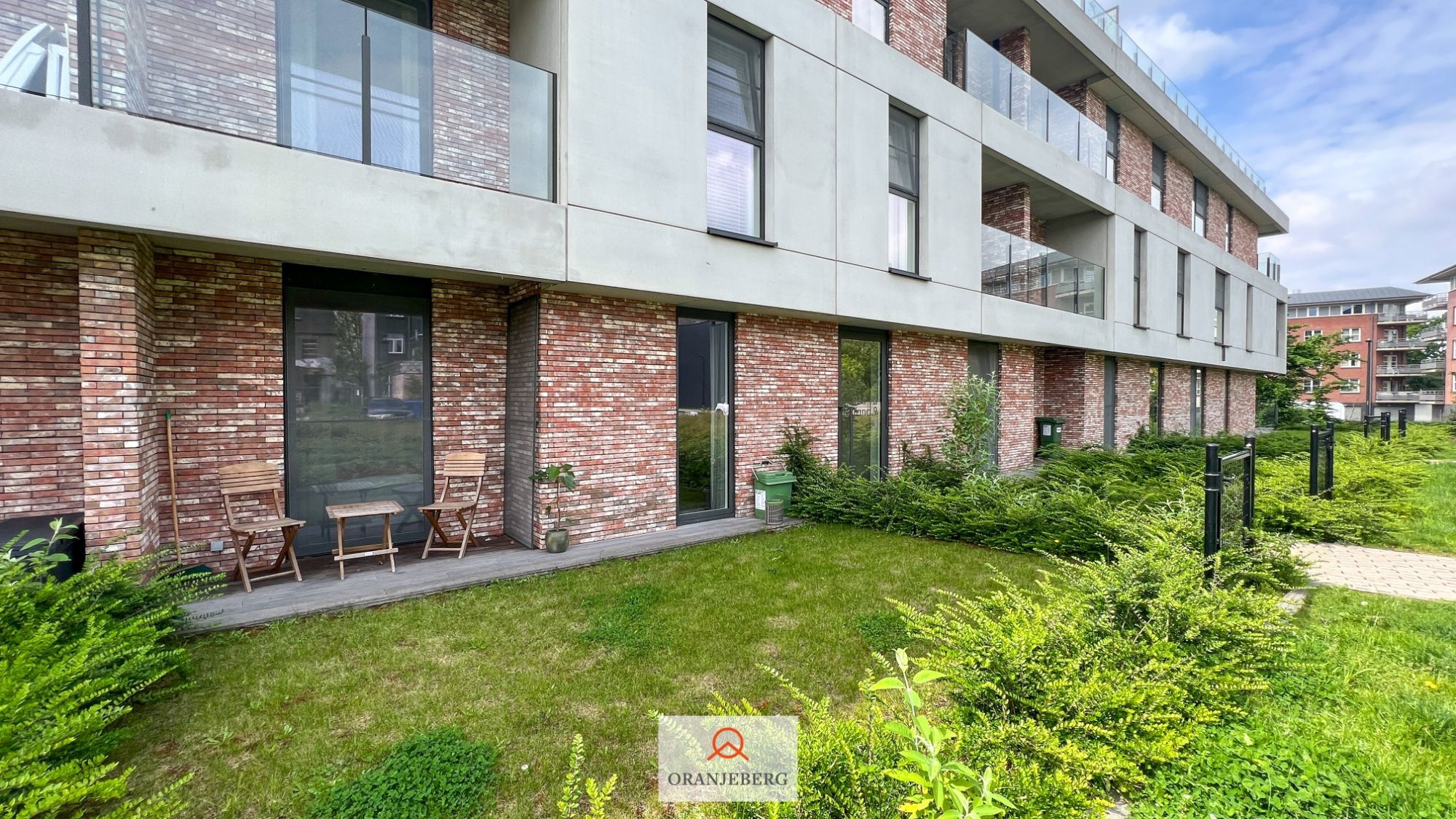 Luxe 2 slaapkamerappartement met 2 terrassen en privatieve tuin foto 32