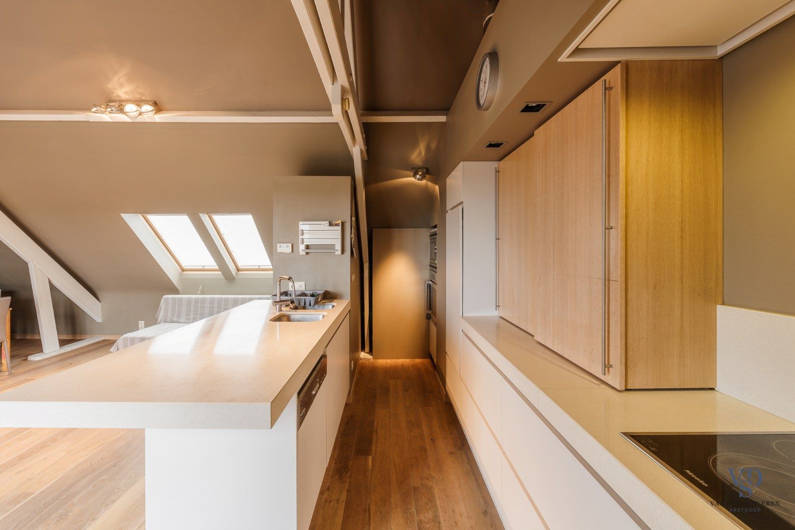 Ruim en stijlvol duplex appartement met twee terrassen foto 5