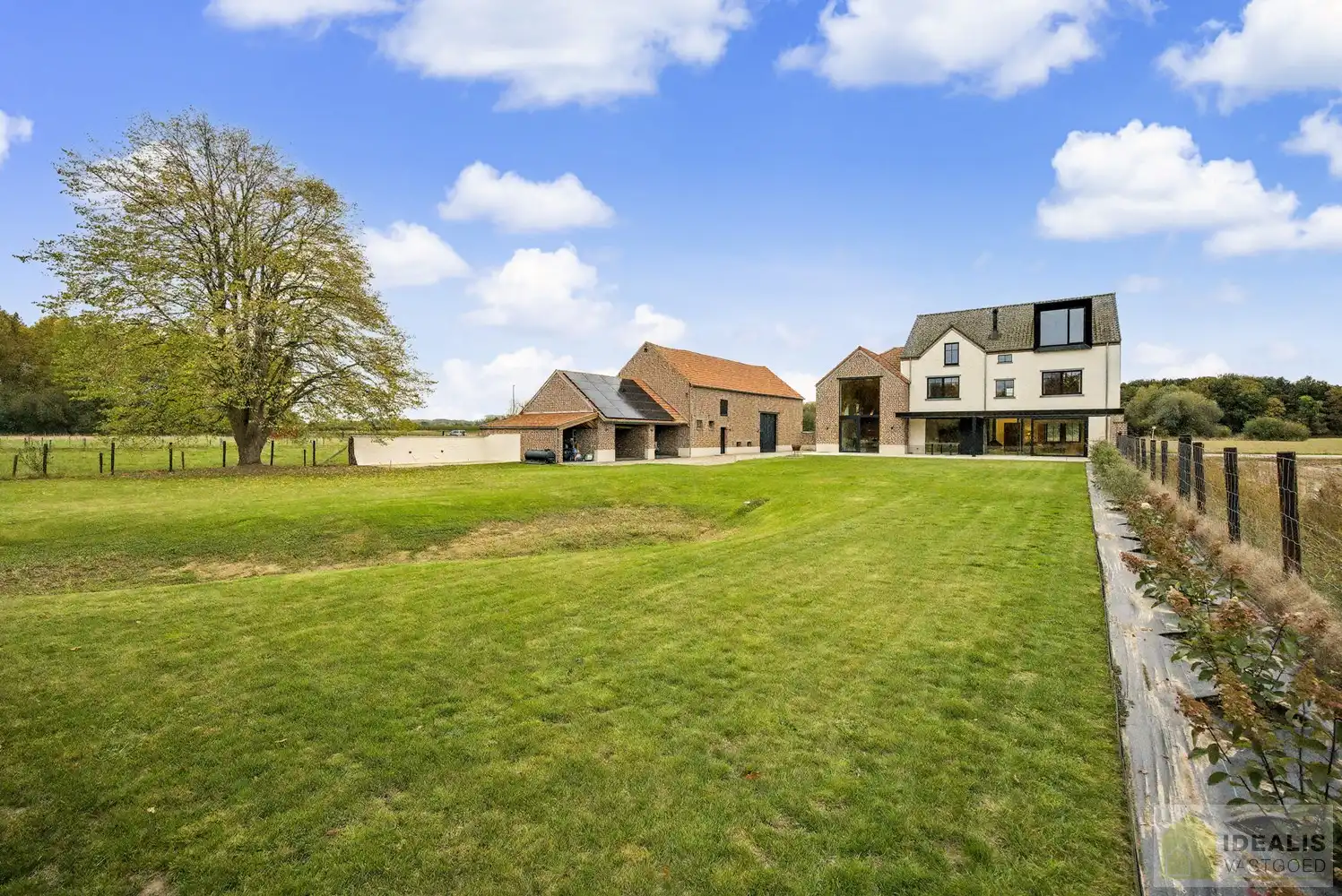 IDEALIS VASTGOED - EEN BIJZONDER HUIS, EEN BIJZONDERE LOCATIE, EEN UNIEKE KANS OM TE WONEN IN EEN AUTHENTIEK LANDHUIS MET EEN PRACHTIGE INRICHTING EN EEN HOOGWAARDDIGE AFWERKINGSGRAAD! foto 36