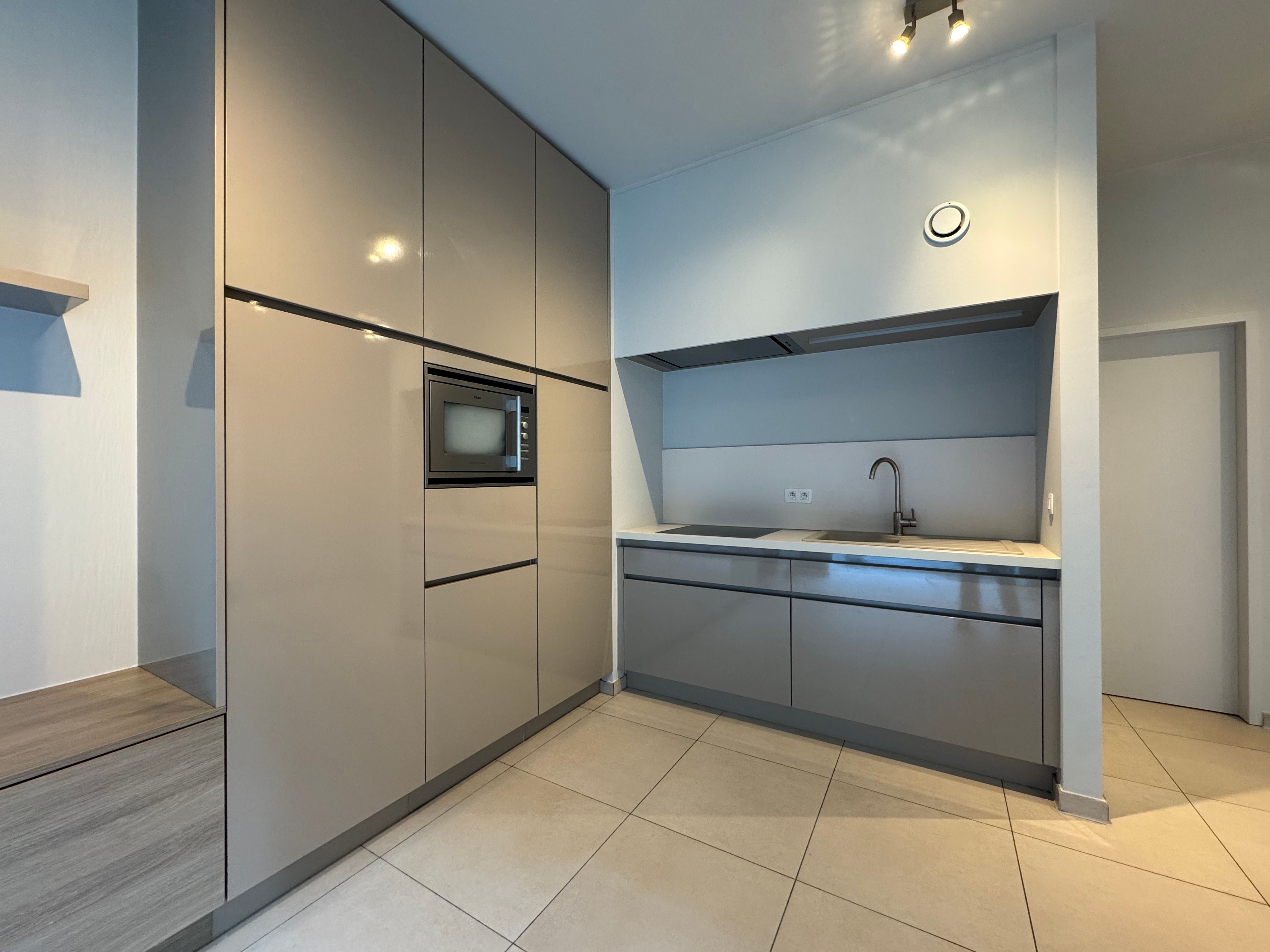 Appartement in gerenoveerd eclectisch herenhuis aan de Sint-Jozefkerk foto 4