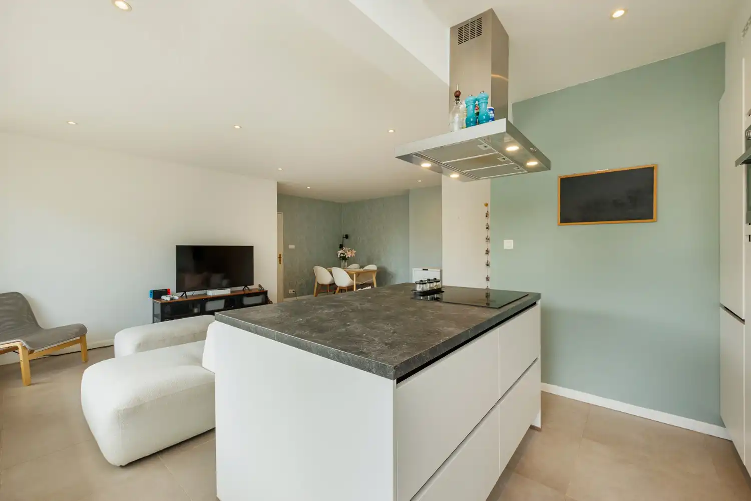 Lichtrijk 2-slaapkamerappartement met ruim terras op toplocatie in Berchem! foto 8