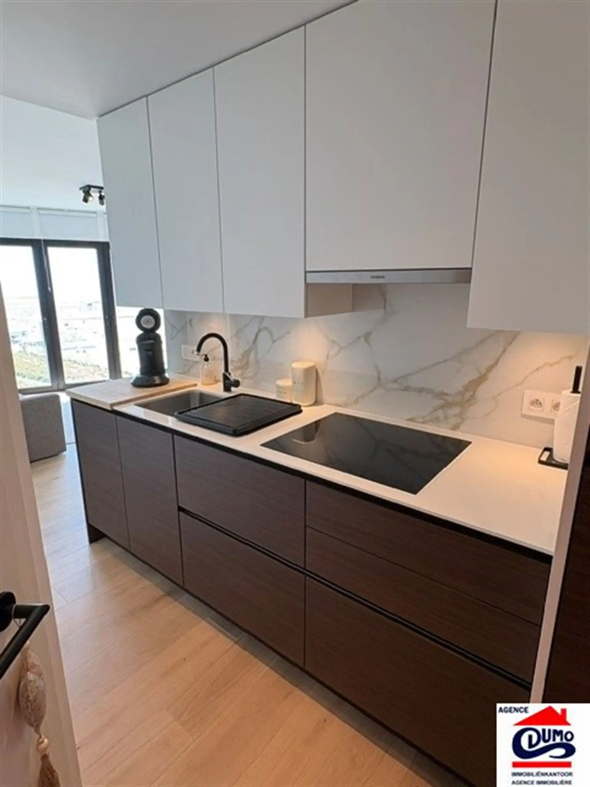 Compleet gerenoveerde studio met fantastisch zeezicht! foto 7